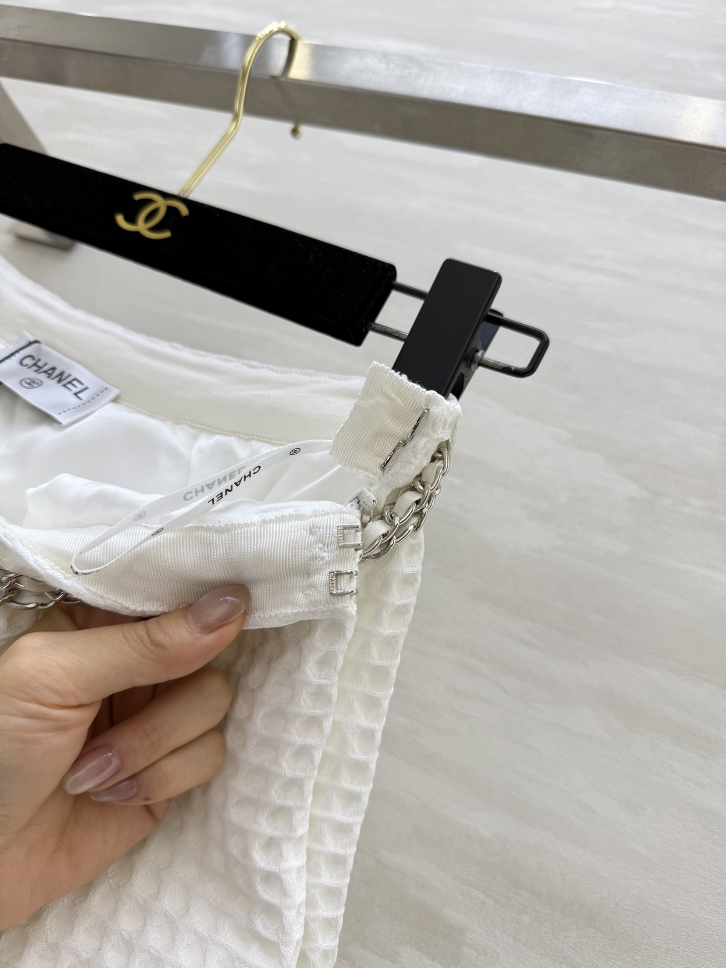 #Chane♡²⁵走秀同款 格纹半裙 定制格纹编织面料 重磅有分量 腰部定制链条⛓️装饰 夏季度假或者日