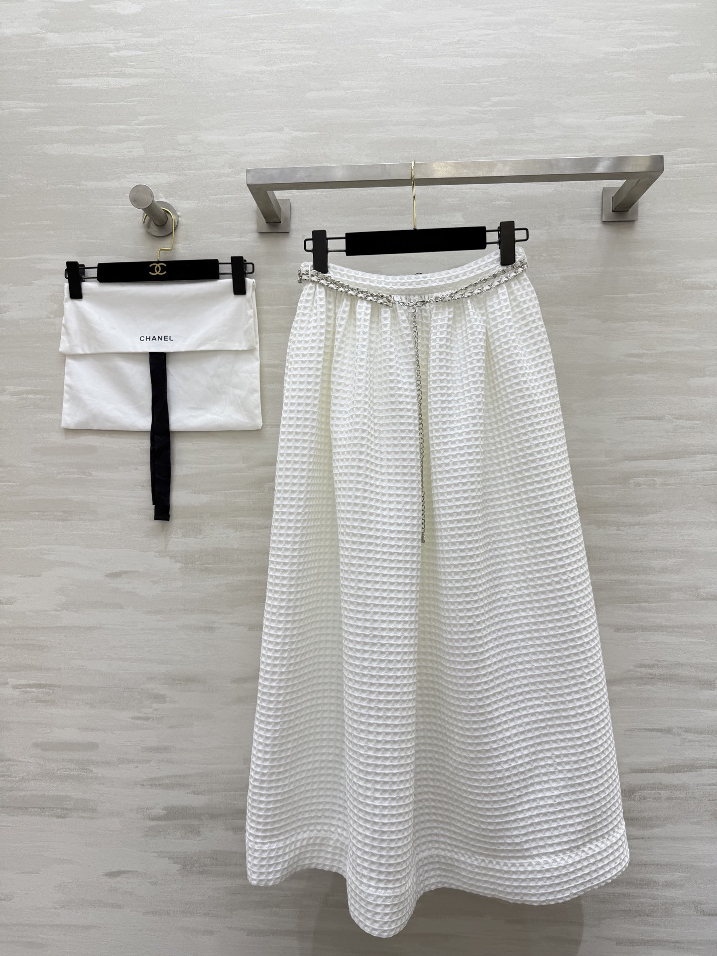 #Chane♡²⁵走秀同款 格纹半裙 定制格纹编织面料 重磅有分量 腰部定制链条⛓️装饰 夏季度假或者日