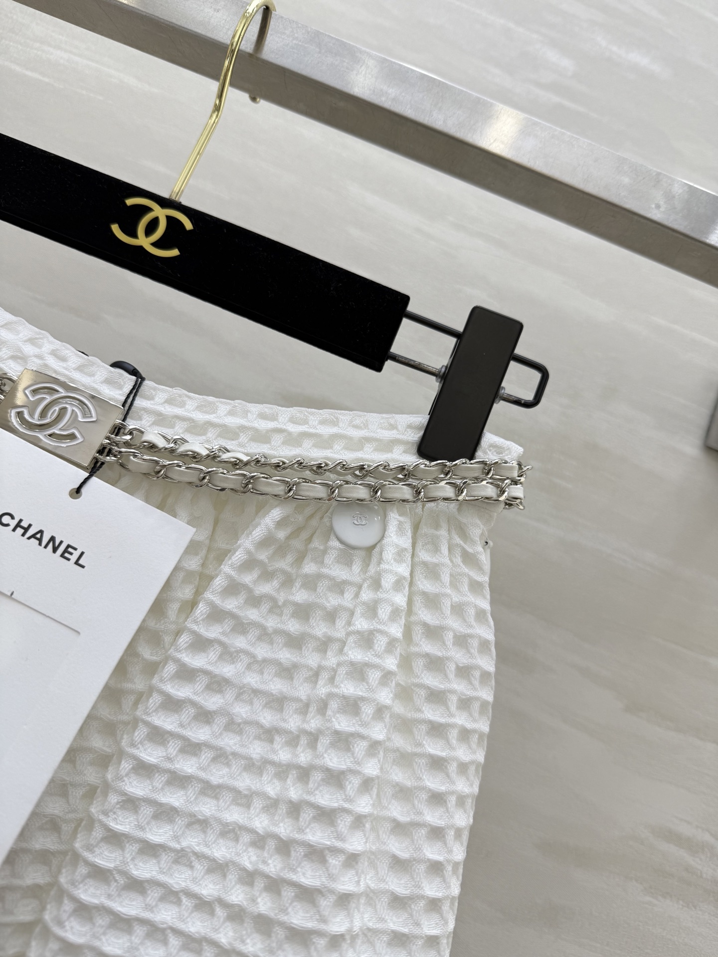 #Chane♡²⁵走秀同款 格纹半裙 定制格纹编织面料 重磅有分量 腰部定制链条⛓️装饰 夏季度假或者日