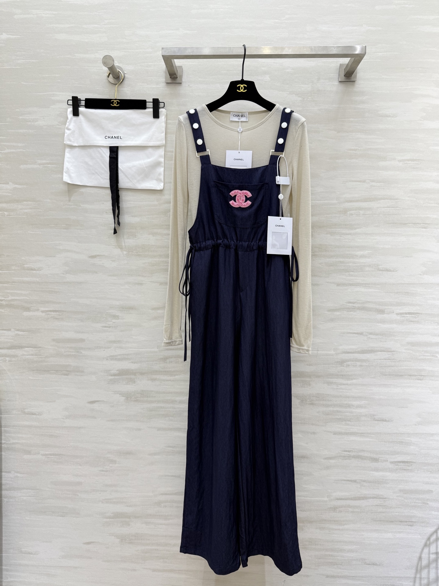 #Chane♡²⁵中古风 显瘦长袖t+背带裤套装 宽松直筒舒适度满分 搭配薄款长袖衫～无论是逛街还是约会