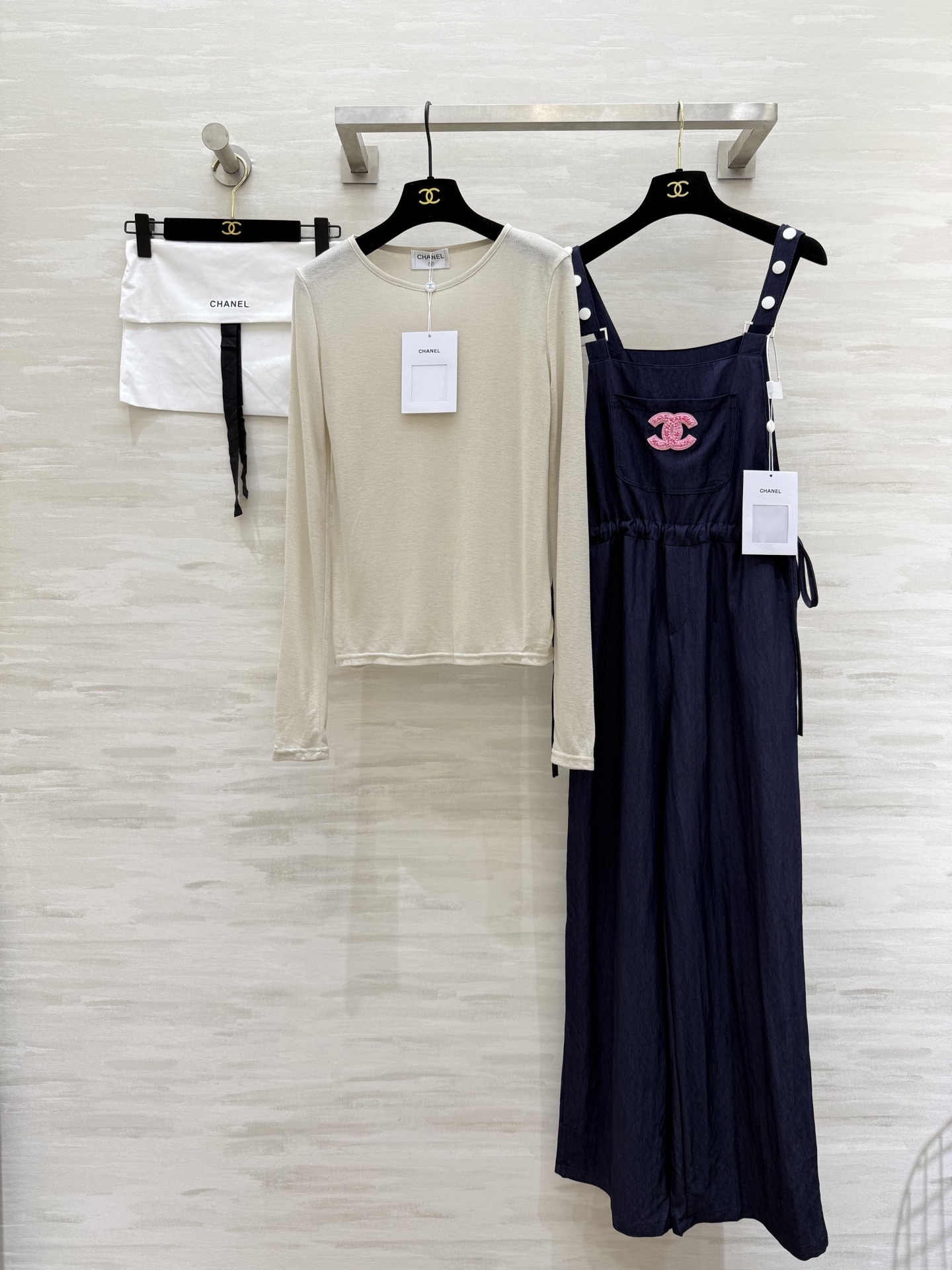 #Chane♡²⁵中古风 显瘦长袖t+背带裤套装 宽松直筒舒适度满分 搭配薄款长袖衫~无论是逛街还是约会