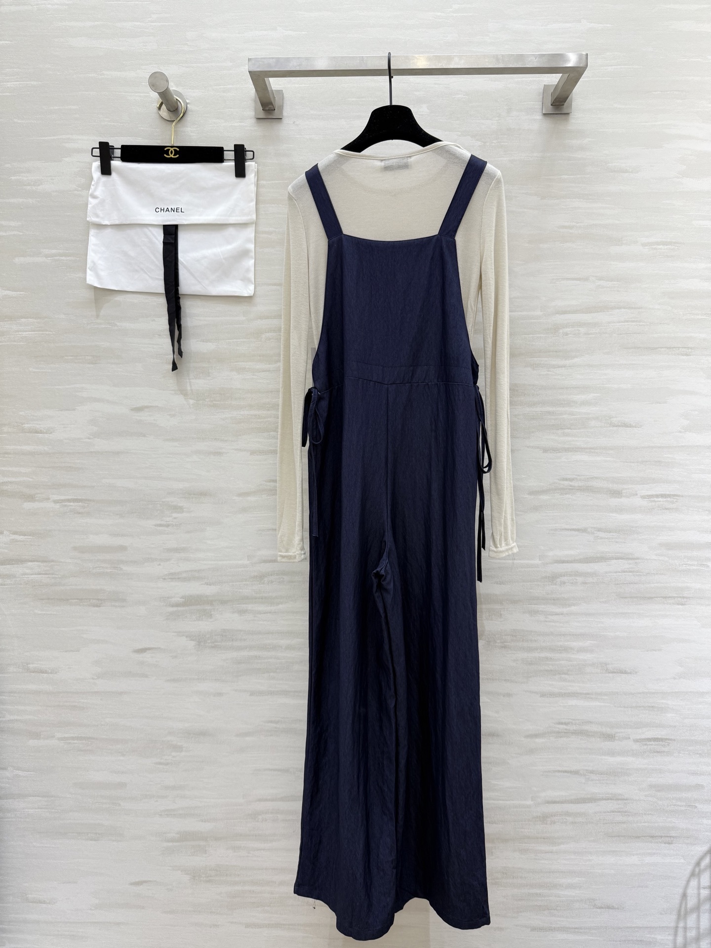 #Chane♡²⁵中古风 显瘦长袖t+背带裤套装 宽松直筒舒适度满分 搭配薄款长袖衫~无论是逛街还是约会