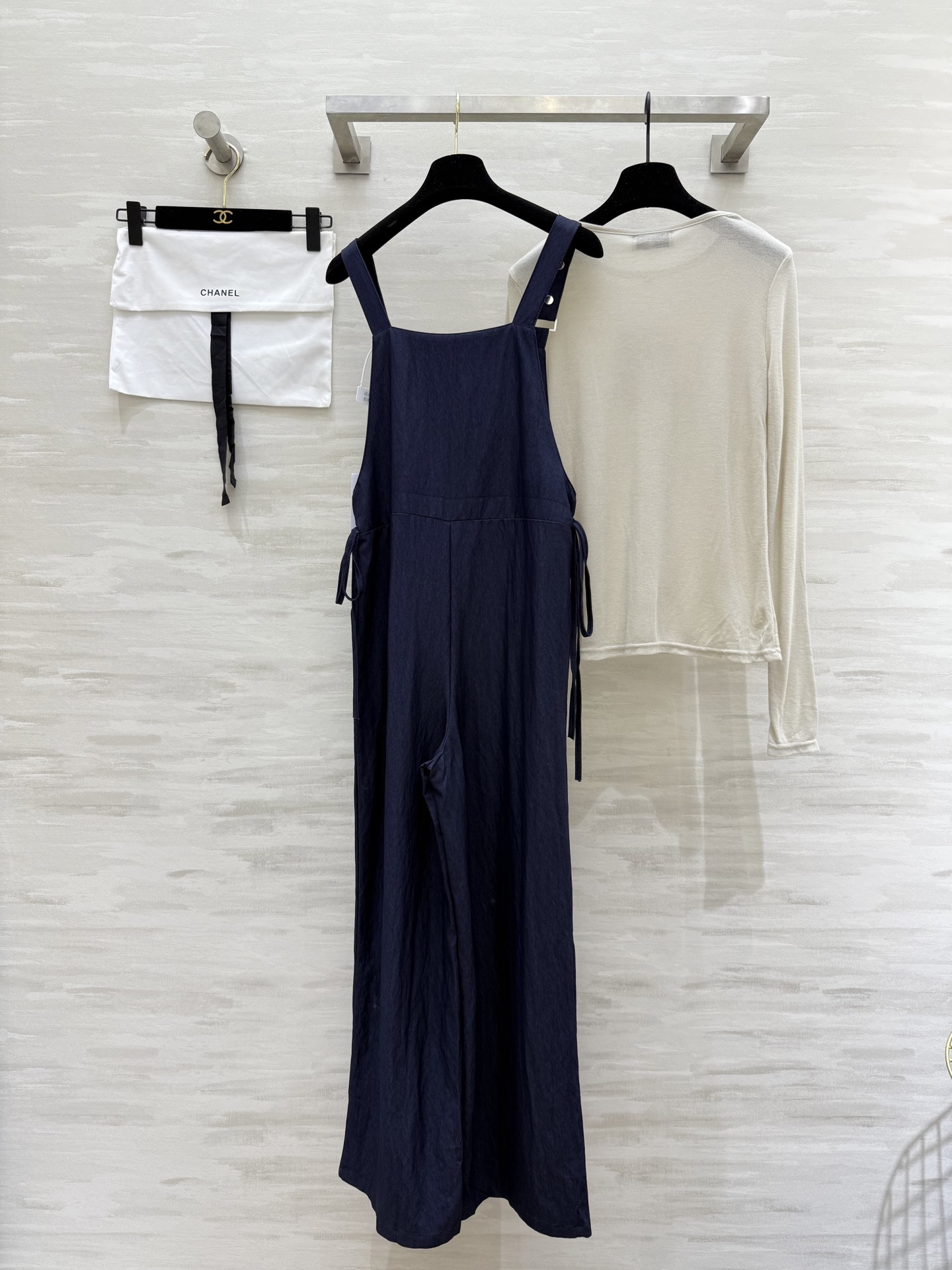 #Chane♡²⁵中古风 显瘦长袖t+背带裤套装 宽松直筒舒适度满分 搭配薄款长袖衫~无论是逛街还是约会