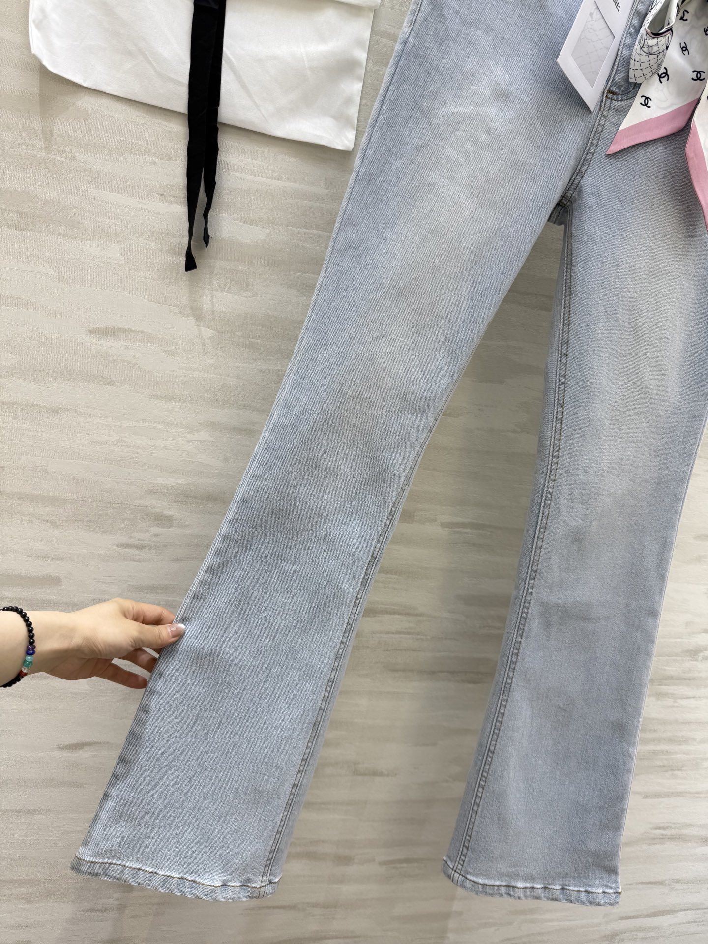 #Chane♡²⁵新款 丝巾飘带装饰高腰微喇牛仔裤 高腰版型 优化身材比例  视觉显高显瘦 经典浅蓝色系