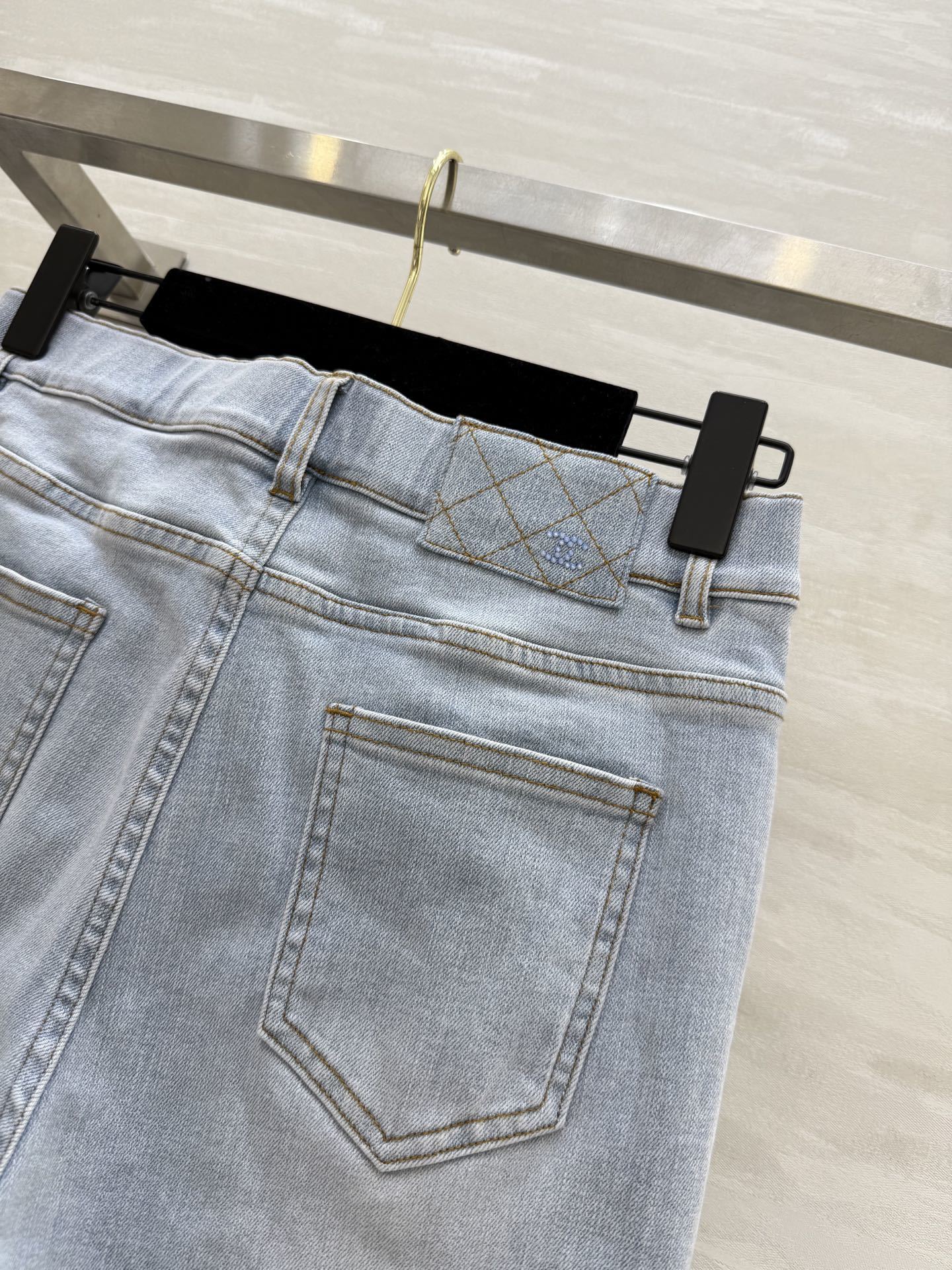 #Chane♡²⁵新款 丝巾飘带装饰高腰微喇牛仔裤 高腰版型 优化身材比例  视觉显高显瘦 经典浅蓝色系