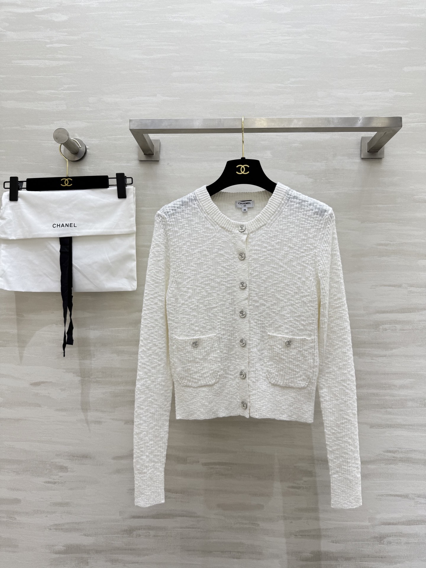 #Chane♡²⁵M Cocobeach棉纱薄开衫 简直是时尚圈的百搭宝藏 轻薄的棉纱材质 贴肤又透气 