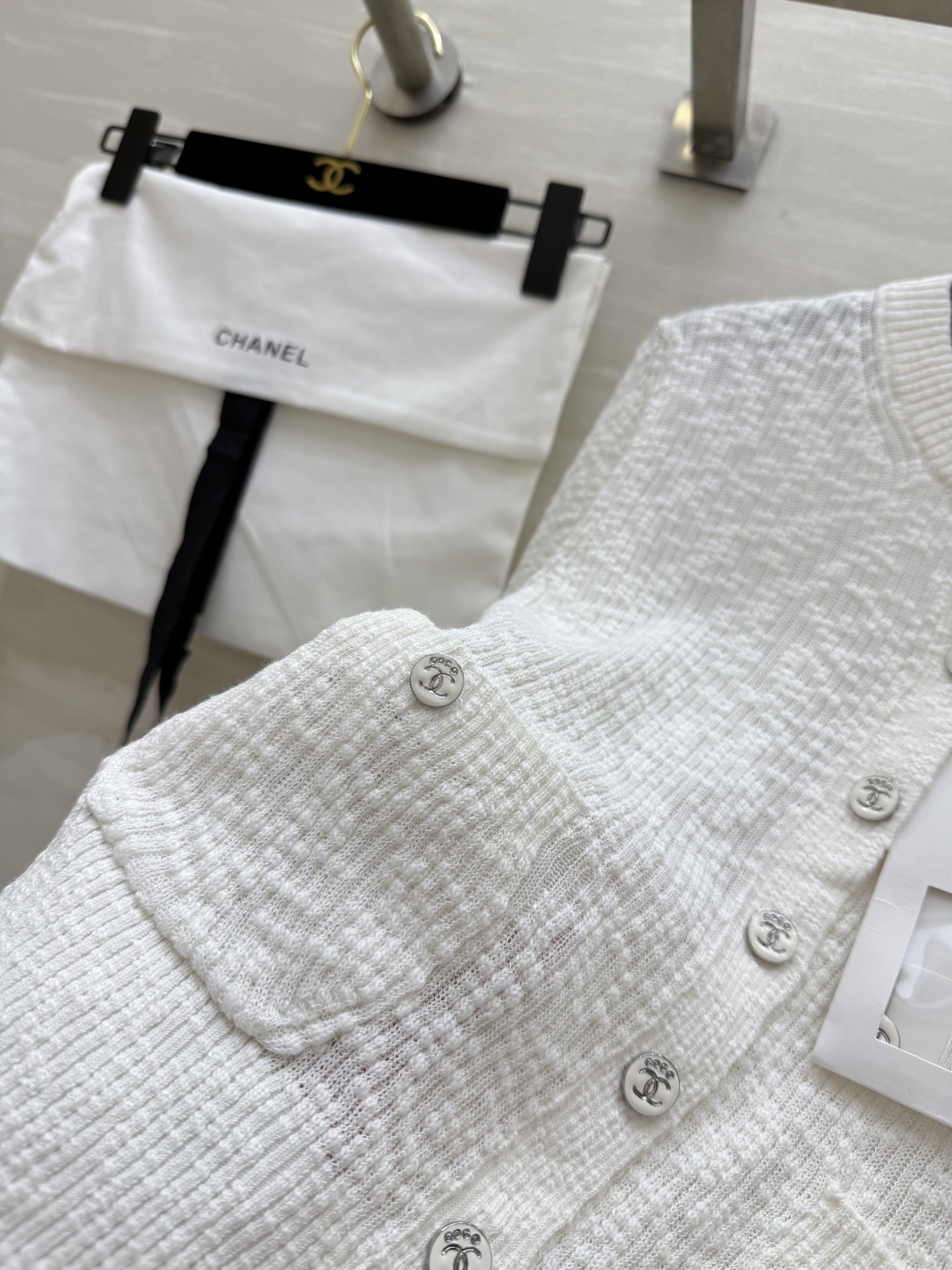 #Chane♡²⁵M Cocobeach棉纱薄开衫 简直是时尚圈的百搭宝藏 轻薄的棉纱材质 贴肤又透气