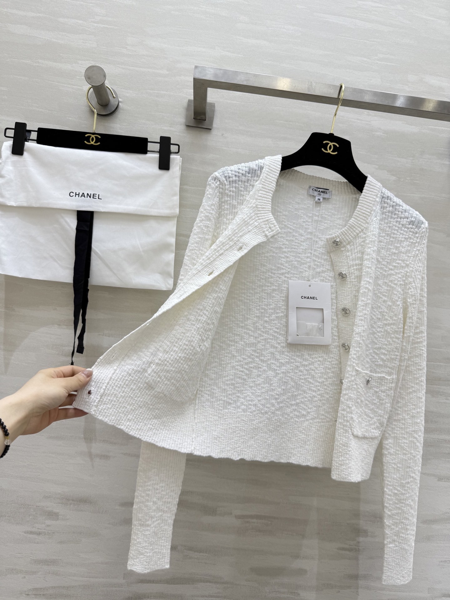 #Chane♡²⁵M Cocobeach棉纱薄开衫 简直是时尚圈的百搭宝藏 轻薄的棉纱材质 贴肤又透气