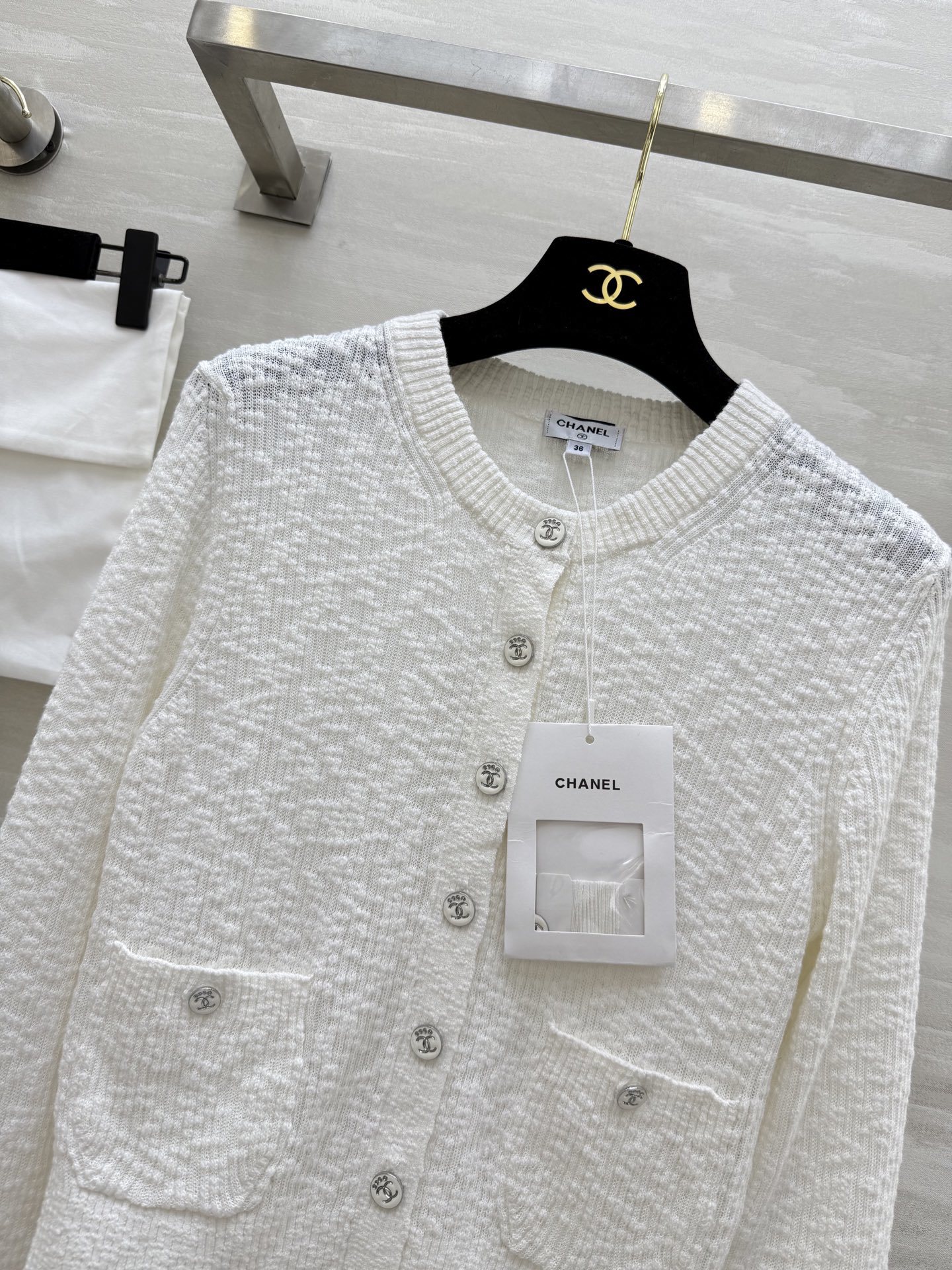 #Chane♡²⁵M Cocobeach棉纱薄开衫 简直是时尚圈的百搭宝藏 轻薄的棉纱材质 贴肤又透气