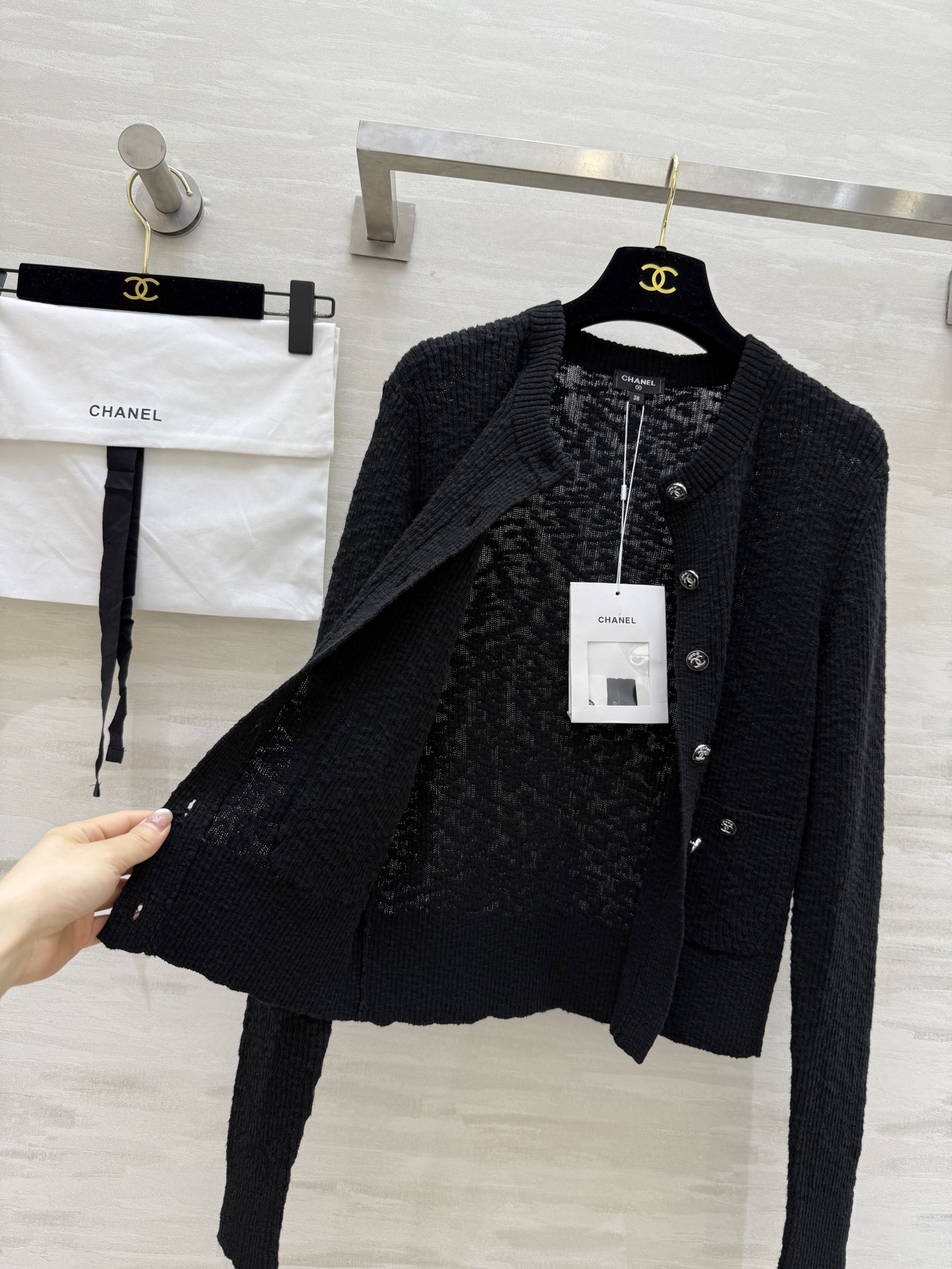 #Chane♡²⁵M Cocobeach棉纱薄开衫 简直是时尚圈的百搭宝藏 轻薄的棉纱材质 贴肤又透气