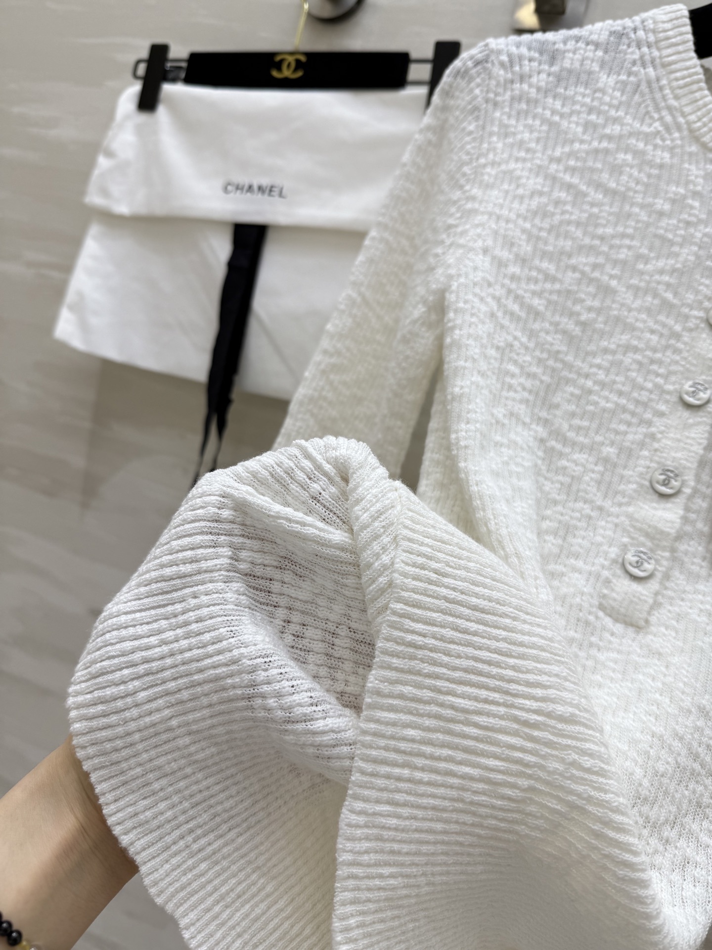 #Chane♡²⁵M Cocobeach棉纱短袖上衣 简直是时尚圈的百搭宝藏 轻薄的棉纱材质 贴肤又透气