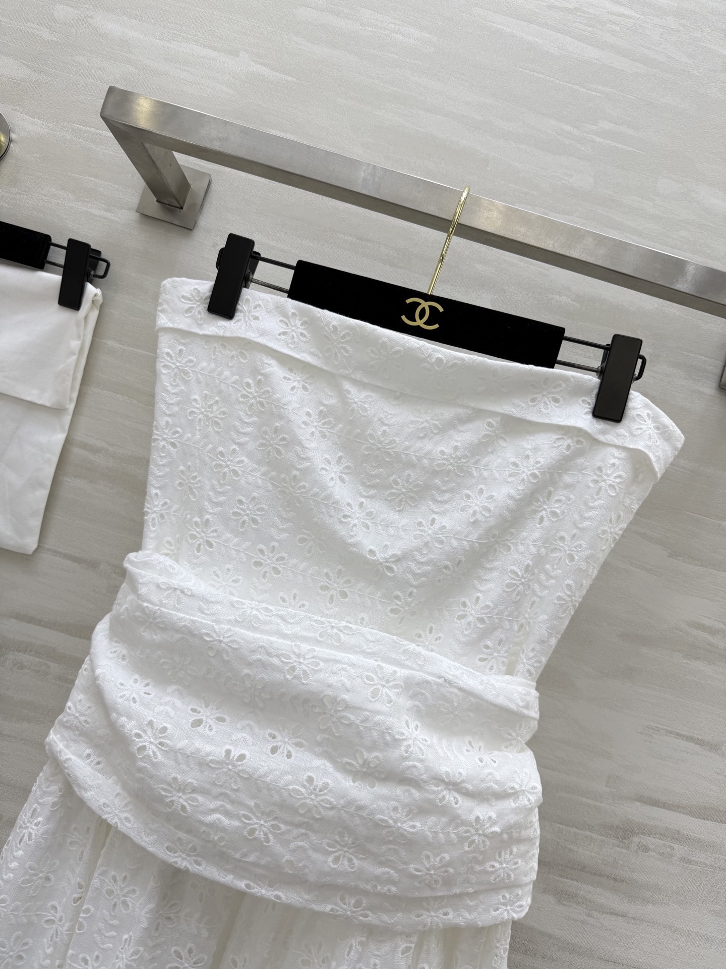 #Chane♡²⁵新款 度假风抹胸连衣裙 超级重工款 定制刺绣水溶花面料 花型需要对版定制 上身仙气十足