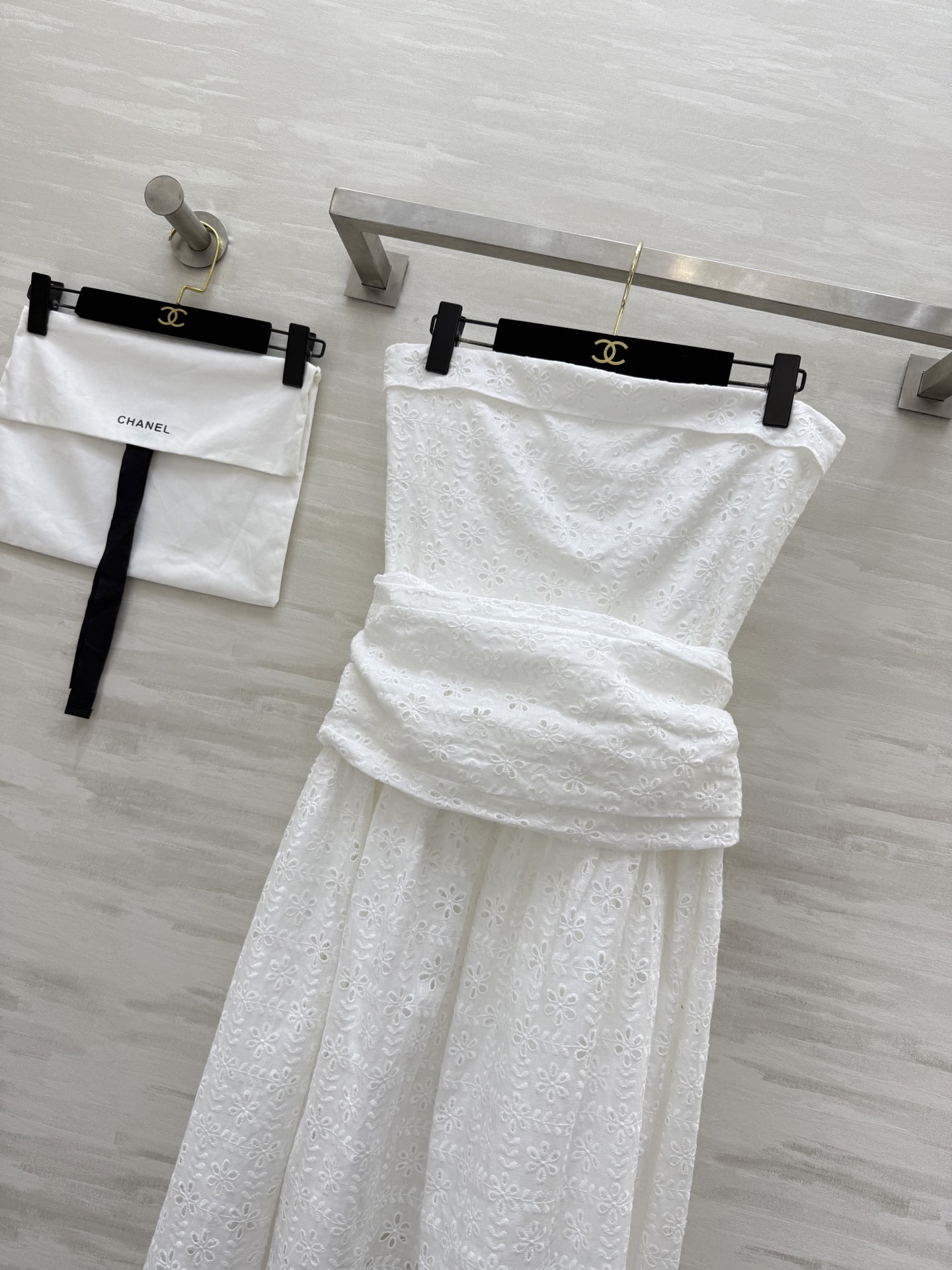 #Chane♡²⁵新款 度假风抹胸连衣裙 超级重工款 定制刺绣水溶花面料 花型需要对版定制 上身仙气十足