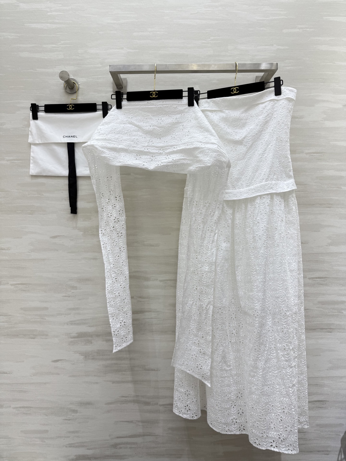 #Chane♡²⁵新款 度假风抹胸连衣裙 超级重工款 定制刺绣水溶花面料 花型需要对版定制 上身仙气十足