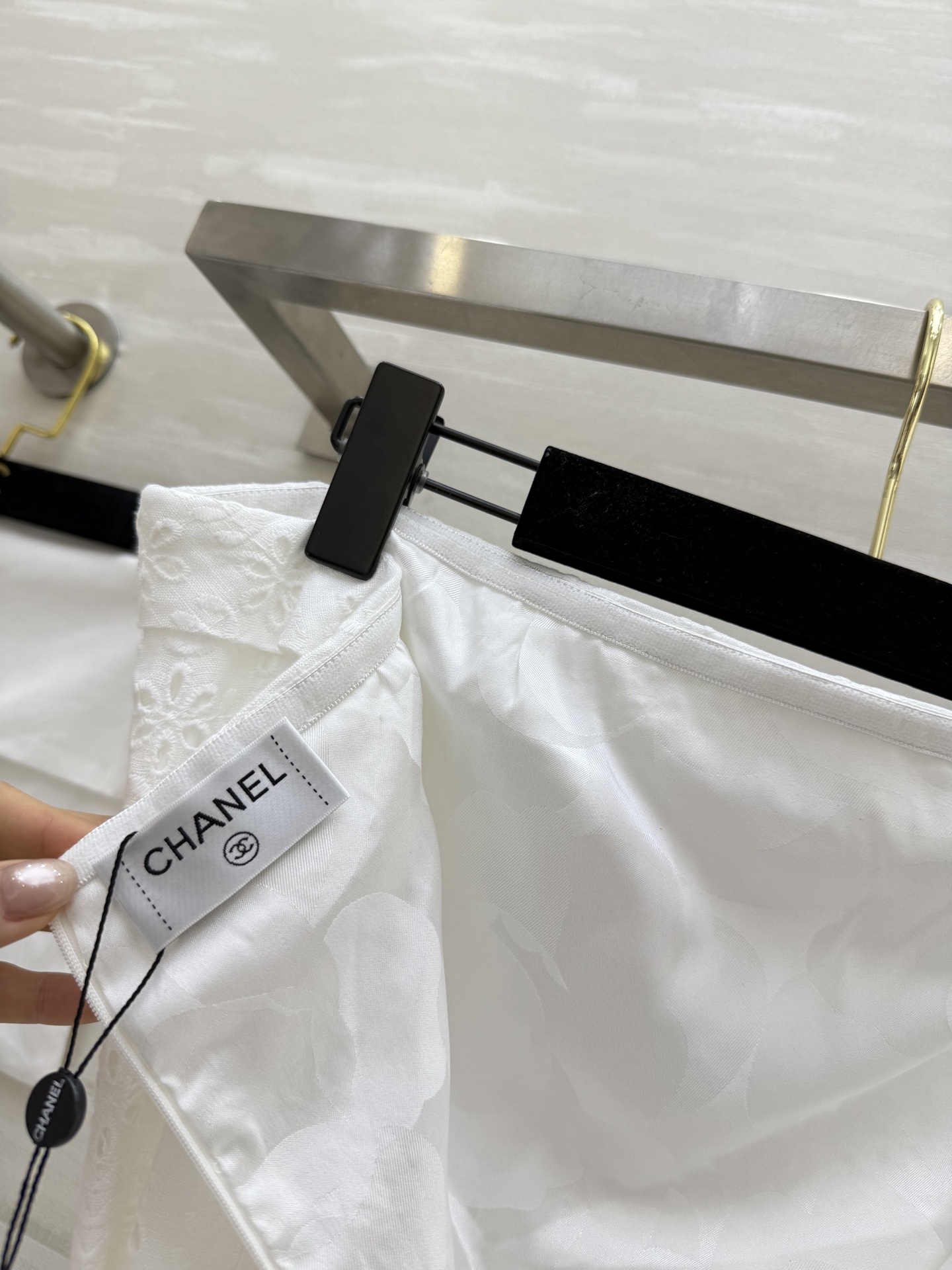 #Chane♡²⁵新款 度假风抹胸连衣裙 超级重工款 定制刺绣水溶花面料 花型需要对版定制 上身仙气十足