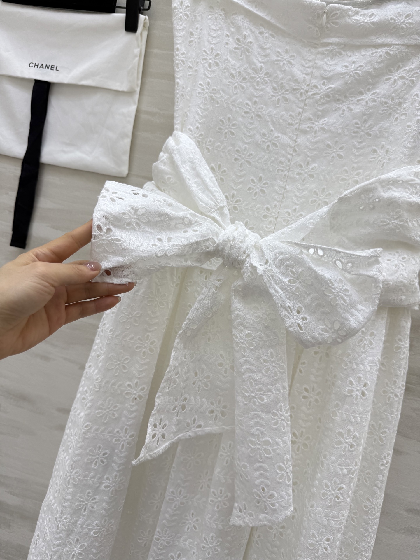 #Chane♡²⁵新款 度假风抹胸连衣裙 超级重工款 定制刺绣水溶花面料 花型需要对版定制 上身仙气十足