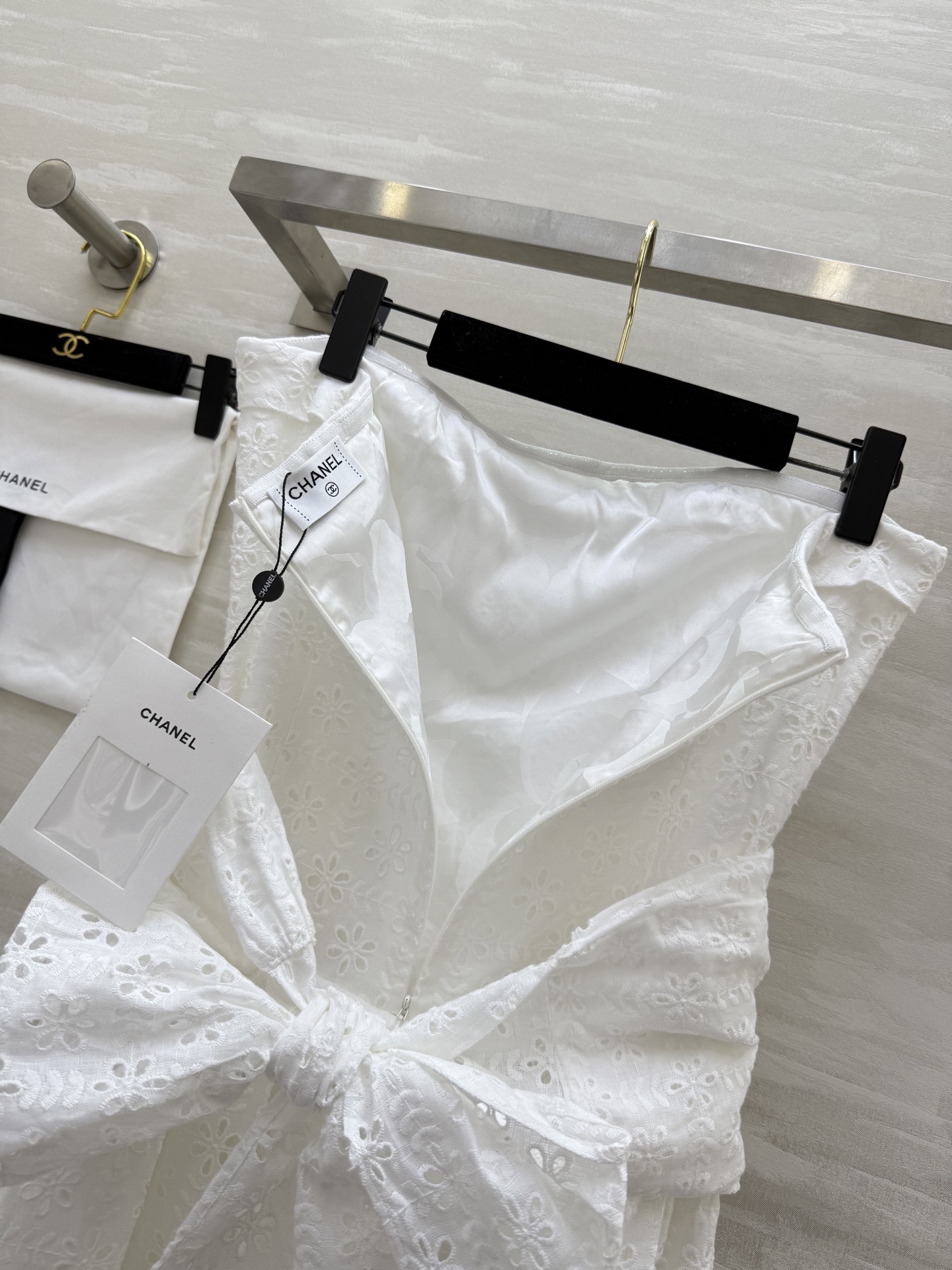 #Chane♡²⁵新款 度假风抹胸连衣裙 超级重工款 定制刺绣水溶花面料 花型需要对版定制 上身仙气十足