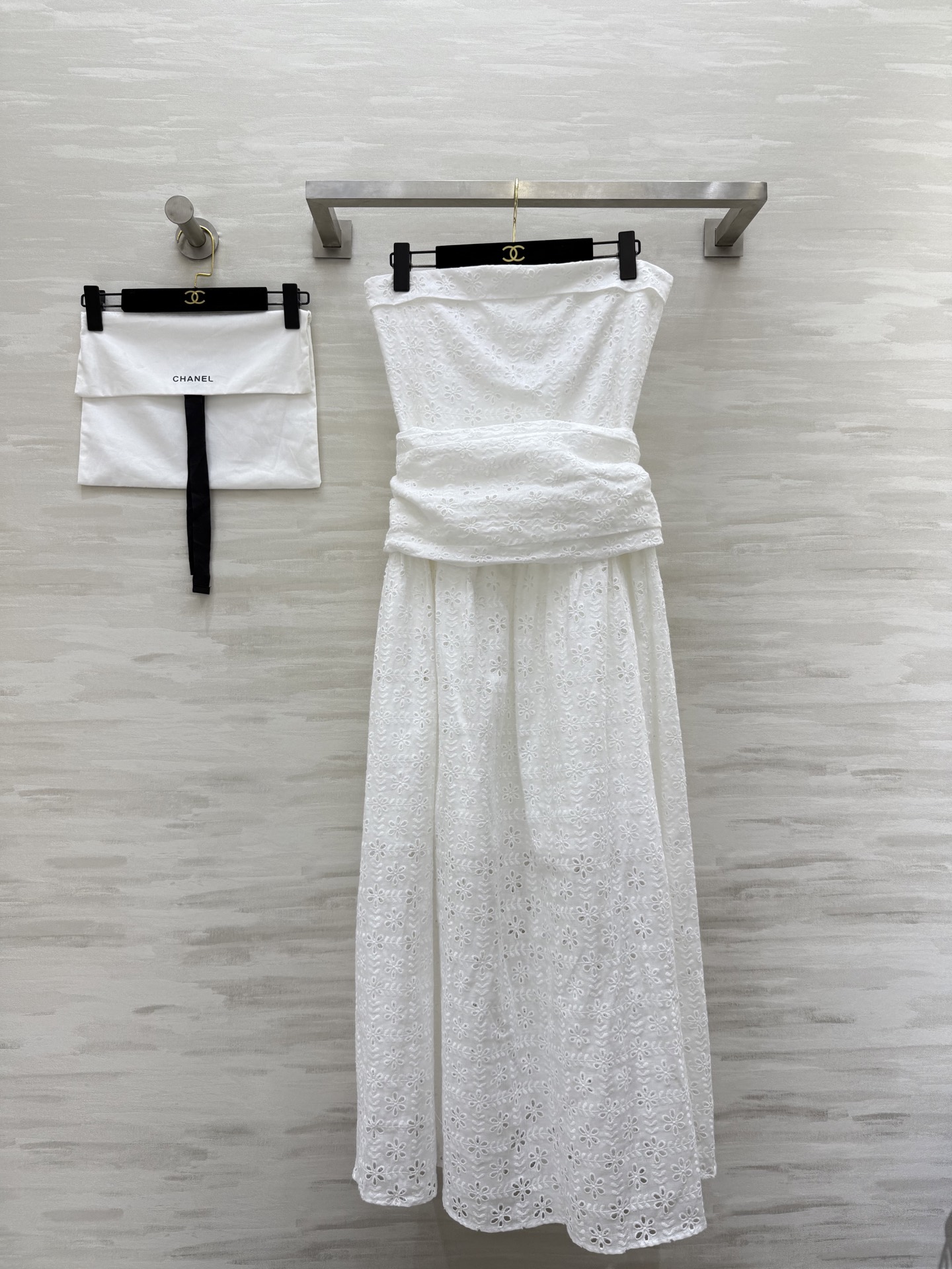 #Chane♡²⁵新款 度假风抹胸连衣裙 超级重工款 定制刺绣水溶花面料 花型需要对版定制 上身仙气十足