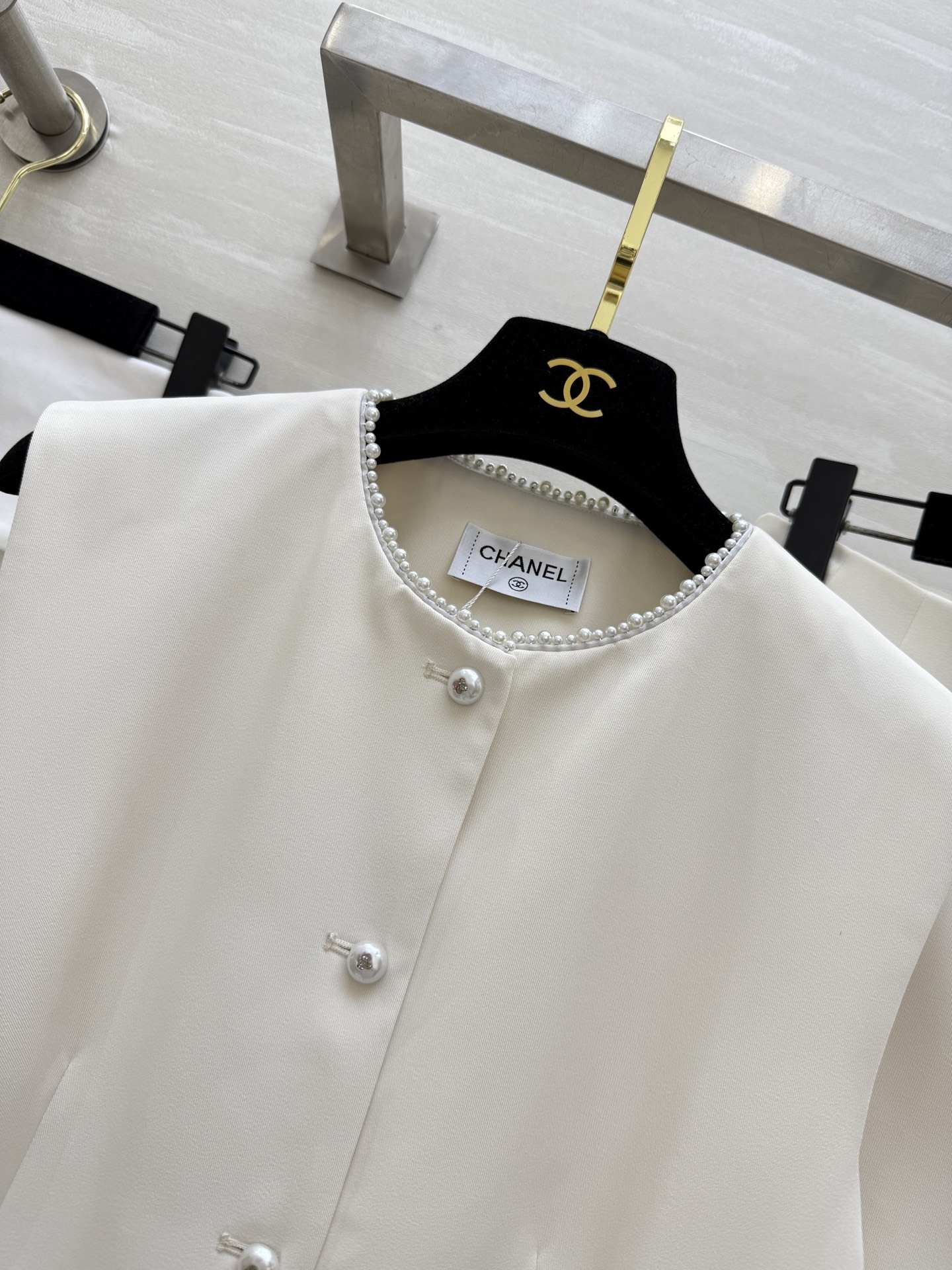 #Chane♡²⁵新款 法式宫廷风珍珠扣马甲套装 水钻珍珠扣装饰高级精致 一套上身妥妥的高级气质感 小个