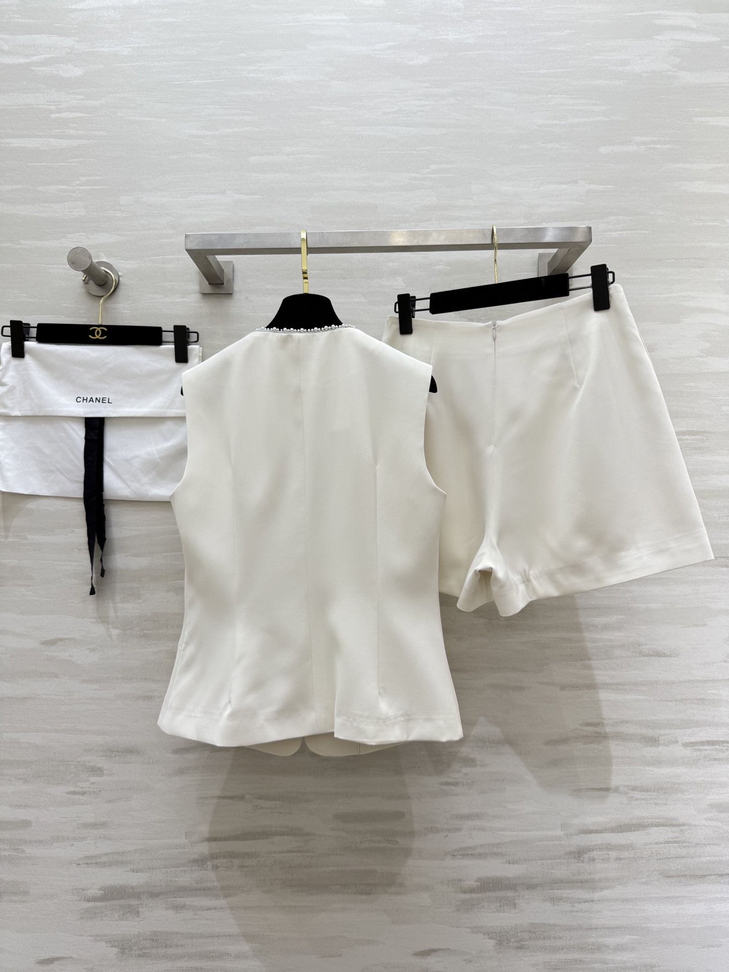 #Chane♡²⁵新款 法式宫廷风珍珠扣马甲套装 水钻珍珠扣装饰高级精致 一套上身妥妥的高级气质感 小个