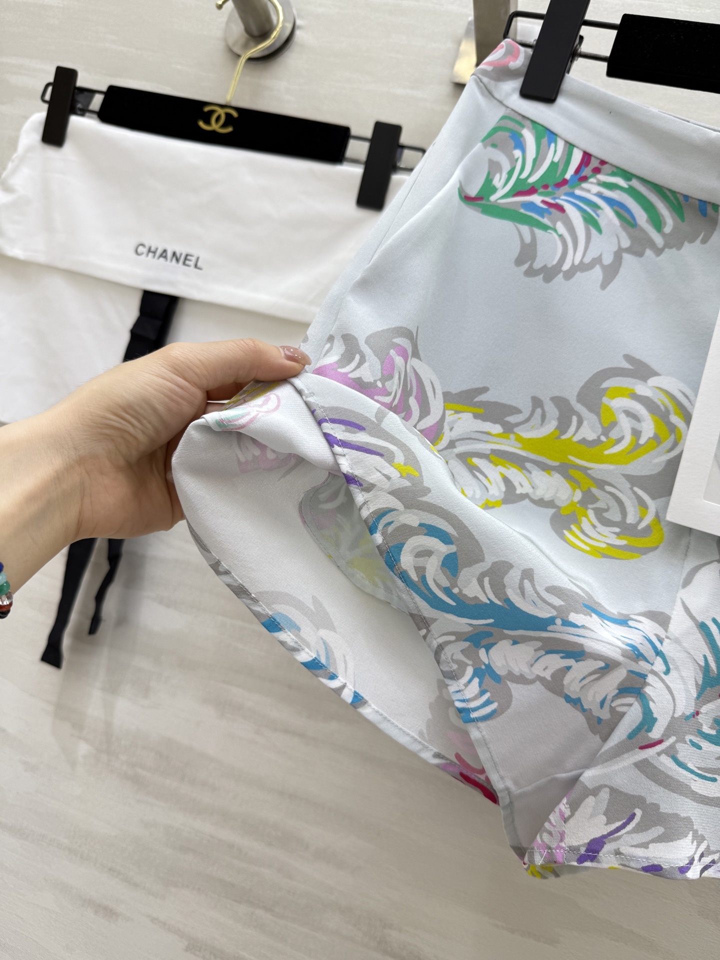 #Chane♡²⁵s印花短裤 定制面料轻盈  100%桑蚕丝  原版开发定制 高品质现货首发size:3