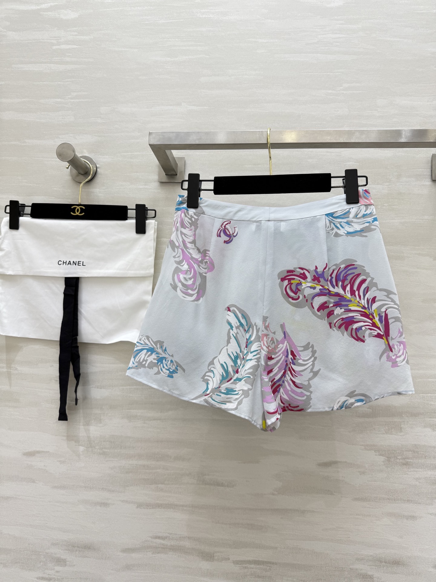 #Chane♡²⁵s印花短裤 定制面料轻盈  100%桑蚕丝  原版开发定制 高品质现货首发size:3