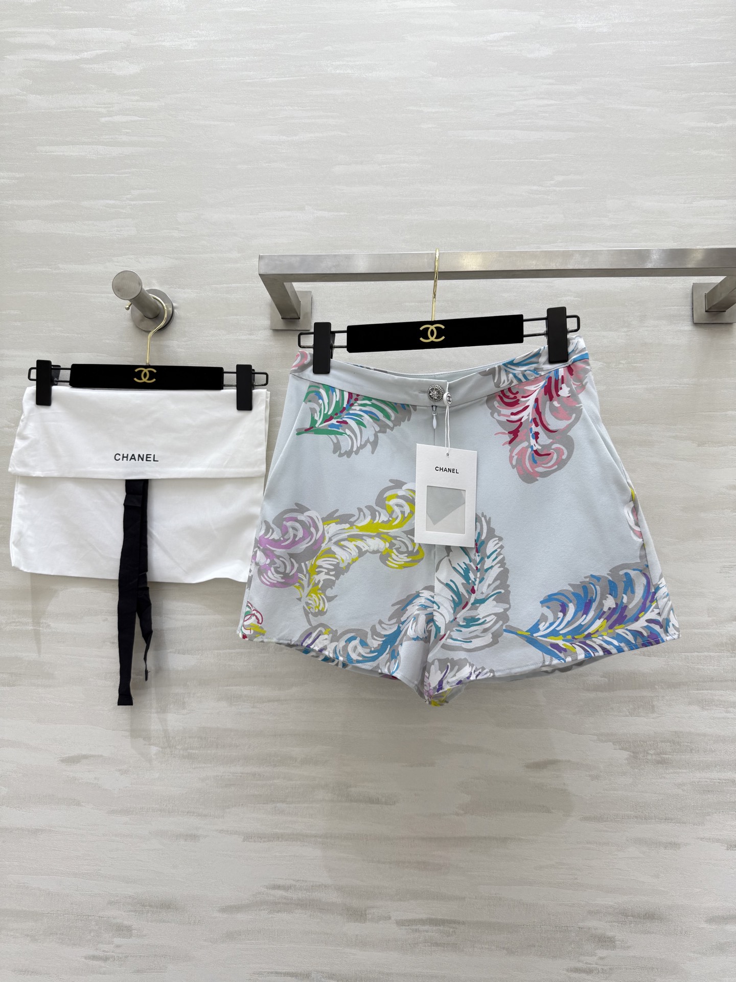 #Chane♡²⁵s印花短裤 定制面料轻盈  100%桑蚕丝  原版开发定制 高品质现货首发size：3