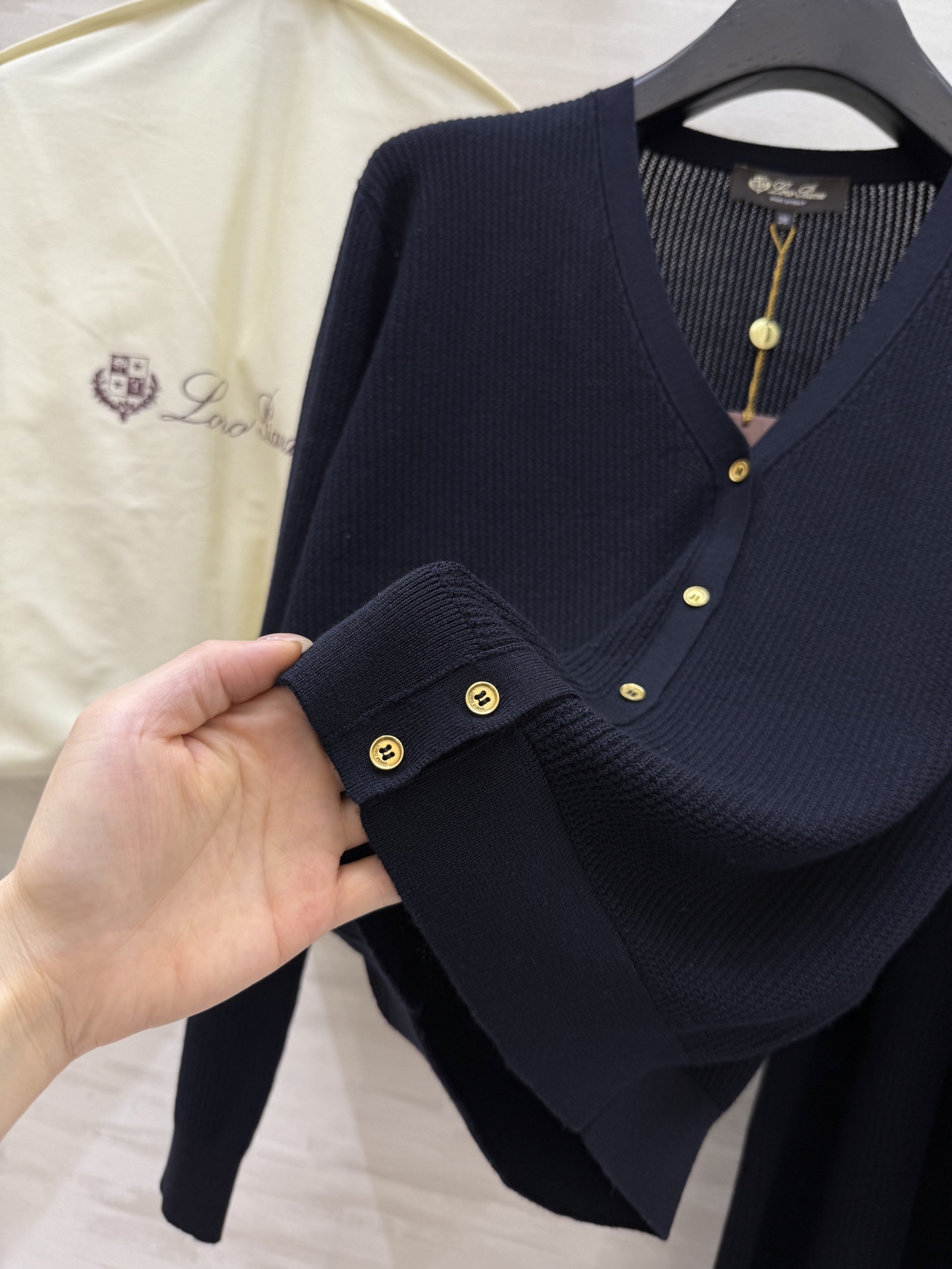 #Loro Pian♡²⁵SS Royal Lightness 纯色桑蚕丝开衫   16针德国进口机挑孔