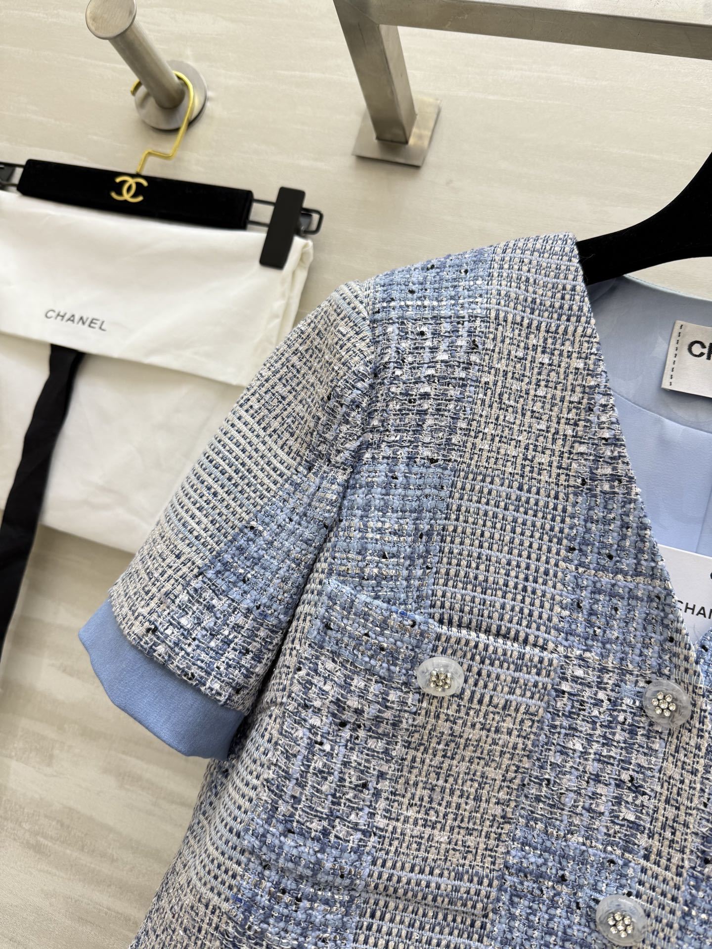 #Chane♡²⁵新款 重工拔毛短袖上衣外套 超级夏天的天蓝色 定制软呢面料轻薄舒适 高品质 现货首发s