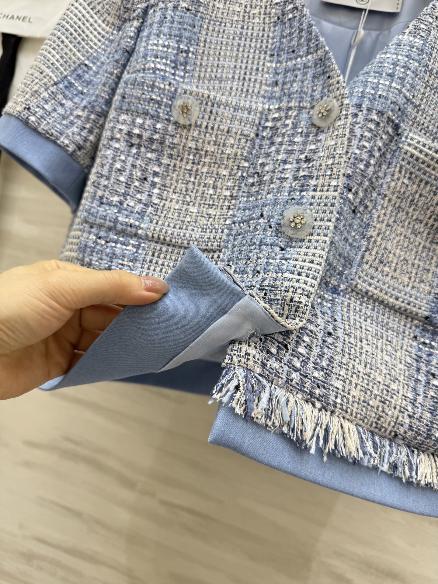 #Chane♡²⁵新款 重工拔毛短袖上衣外套 超级夏天的天蓝色 定制软呢面料轻薄舒适 高品质 现货首发s