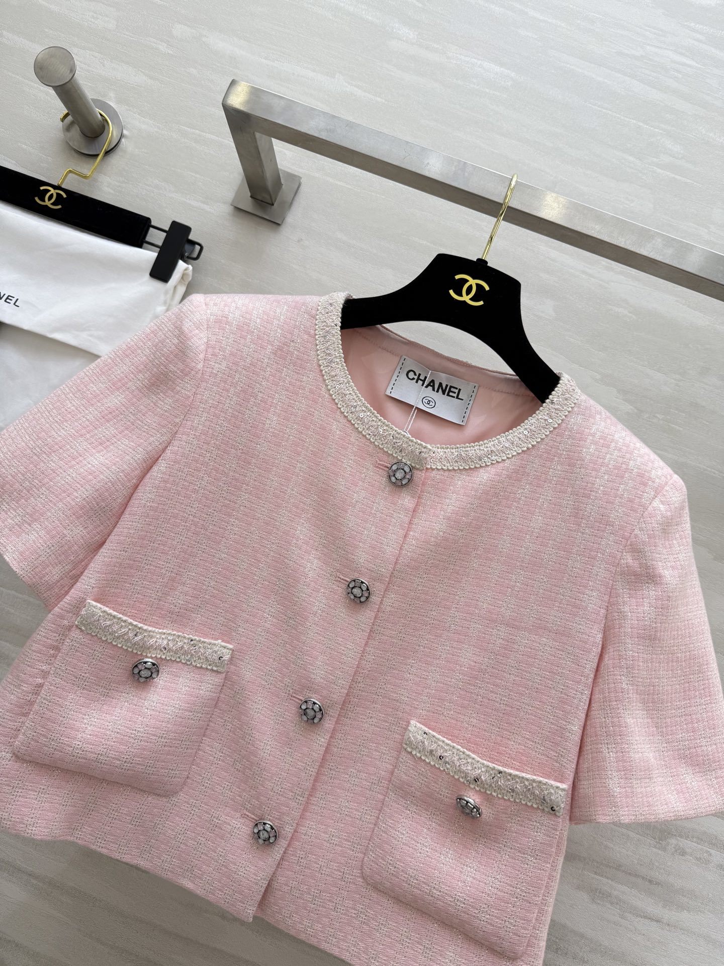 #Chane♡²⁵s新款甜美名媛风短袖上衣 独家开版 定制面料轻薄透气 粉色加银线编织面料颜色上身超级显