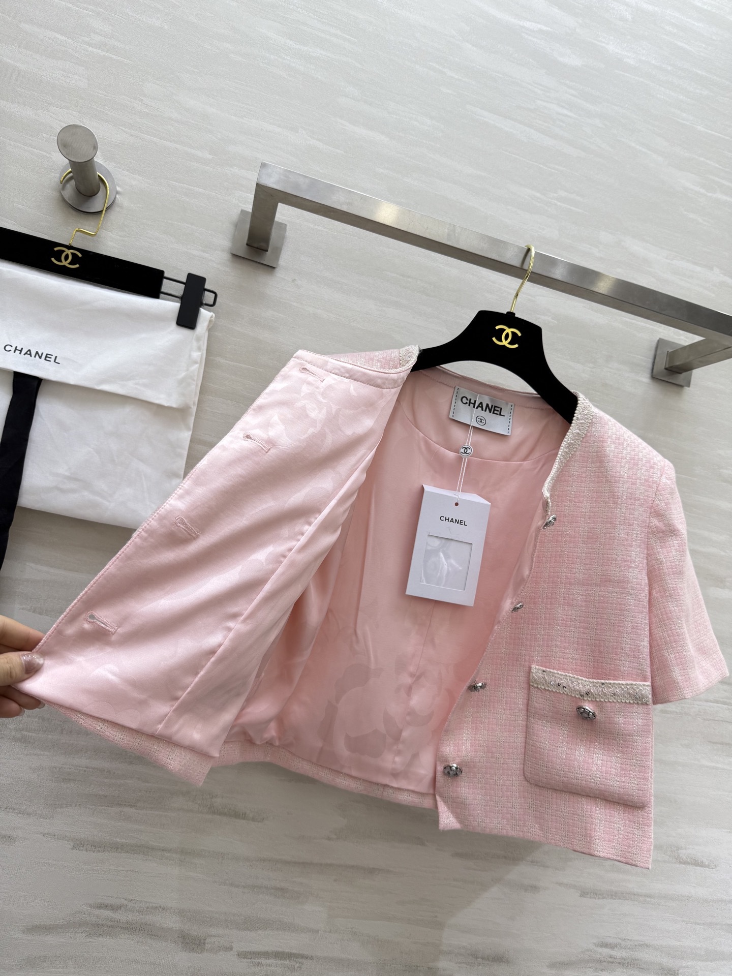 #Chane♡²⁵s新款甜美名媛风短袖上衣 独家开版 定制面料轻薄透气 粉色加银线编织面料颜色上身超级显