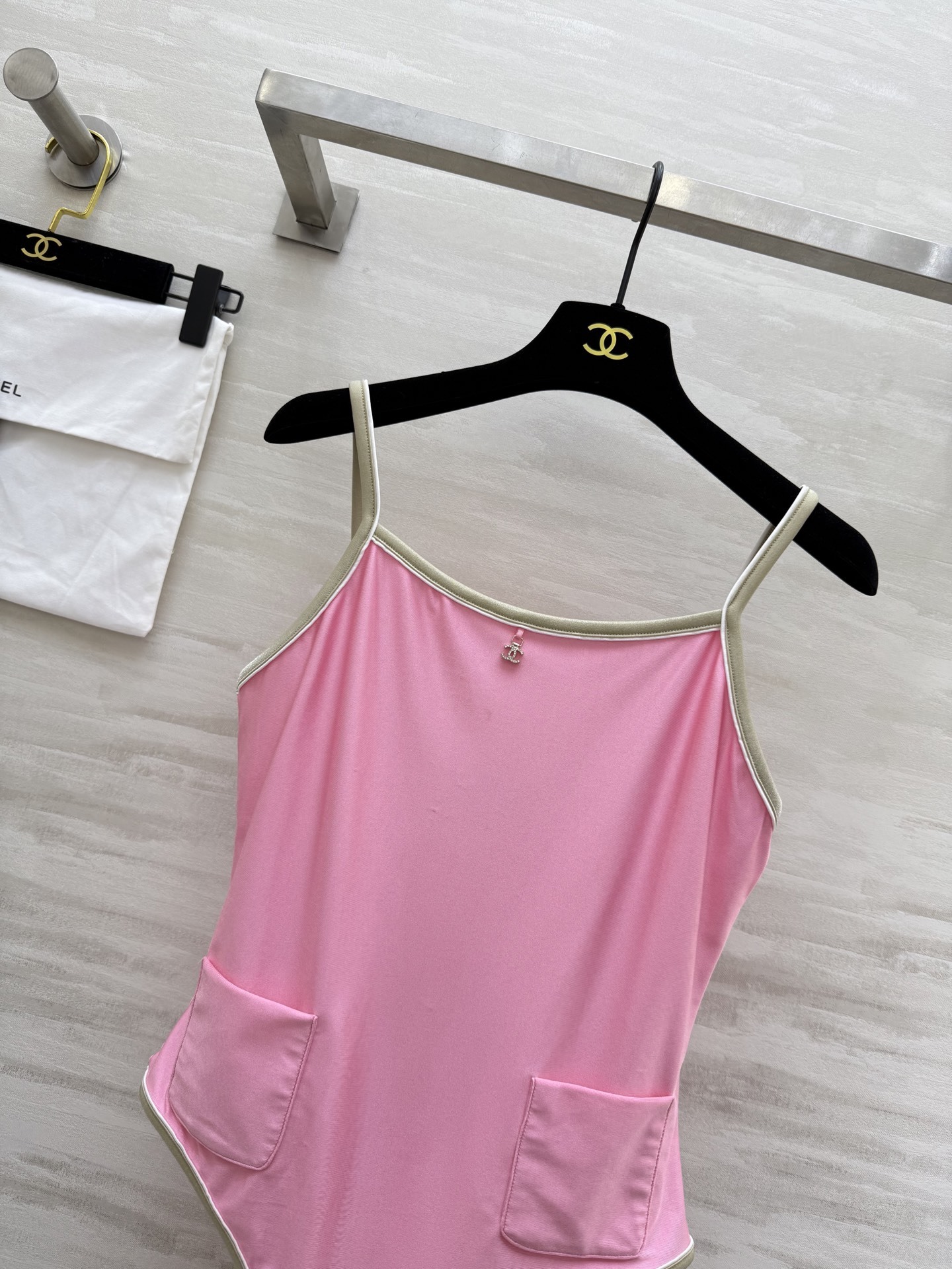 🎶Chane♡²⁵M✨Coco Beach系列 连体泳衣🖤沙滩风穿搭 5G入夏模式 后背满满设计感 高品