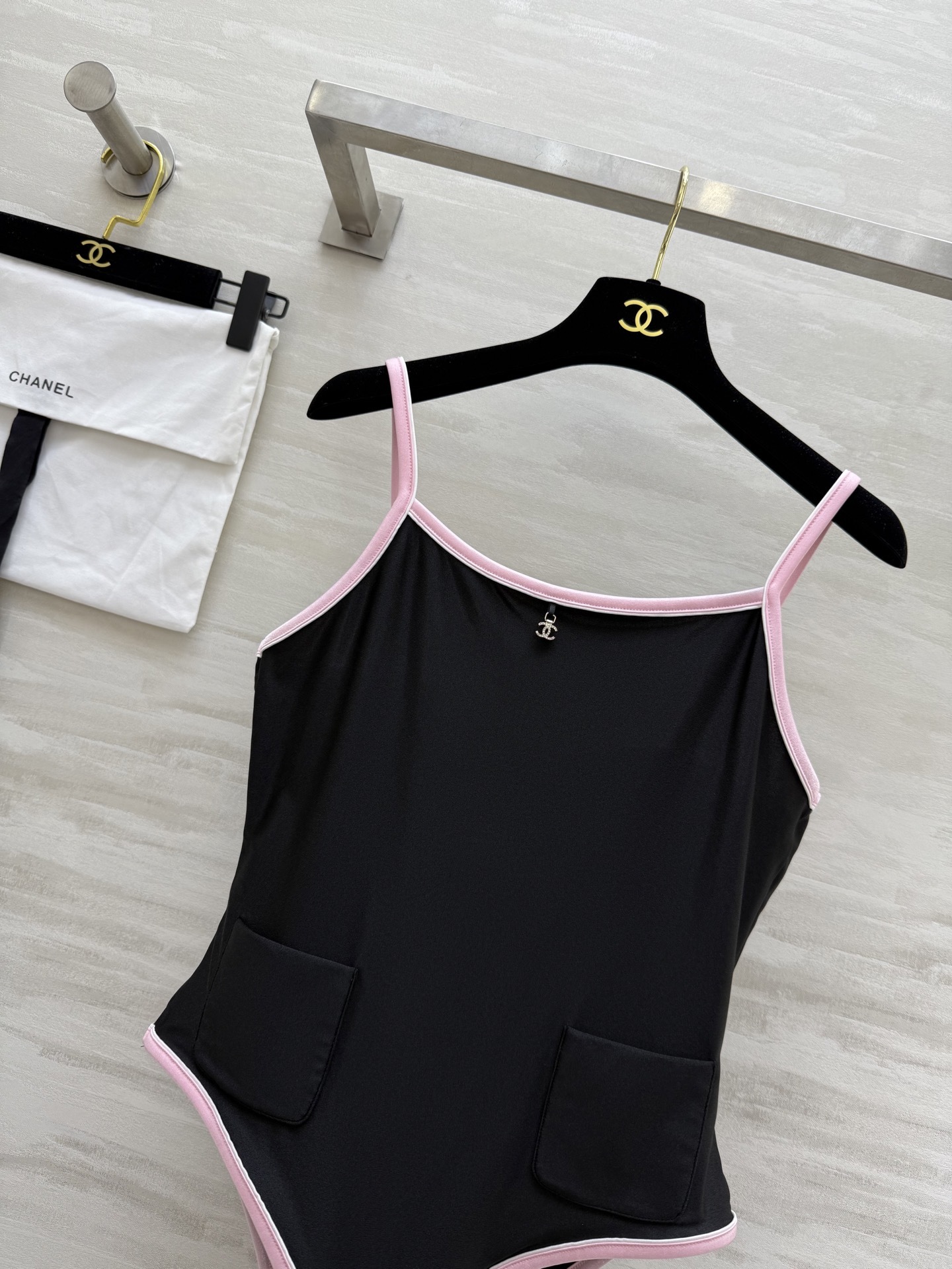 🎶Chane♡²⁵M✨Coco Beach系列 连体泳衣🖤沙滩风穿搭 5G入夏模式 后背满满设计感 高品