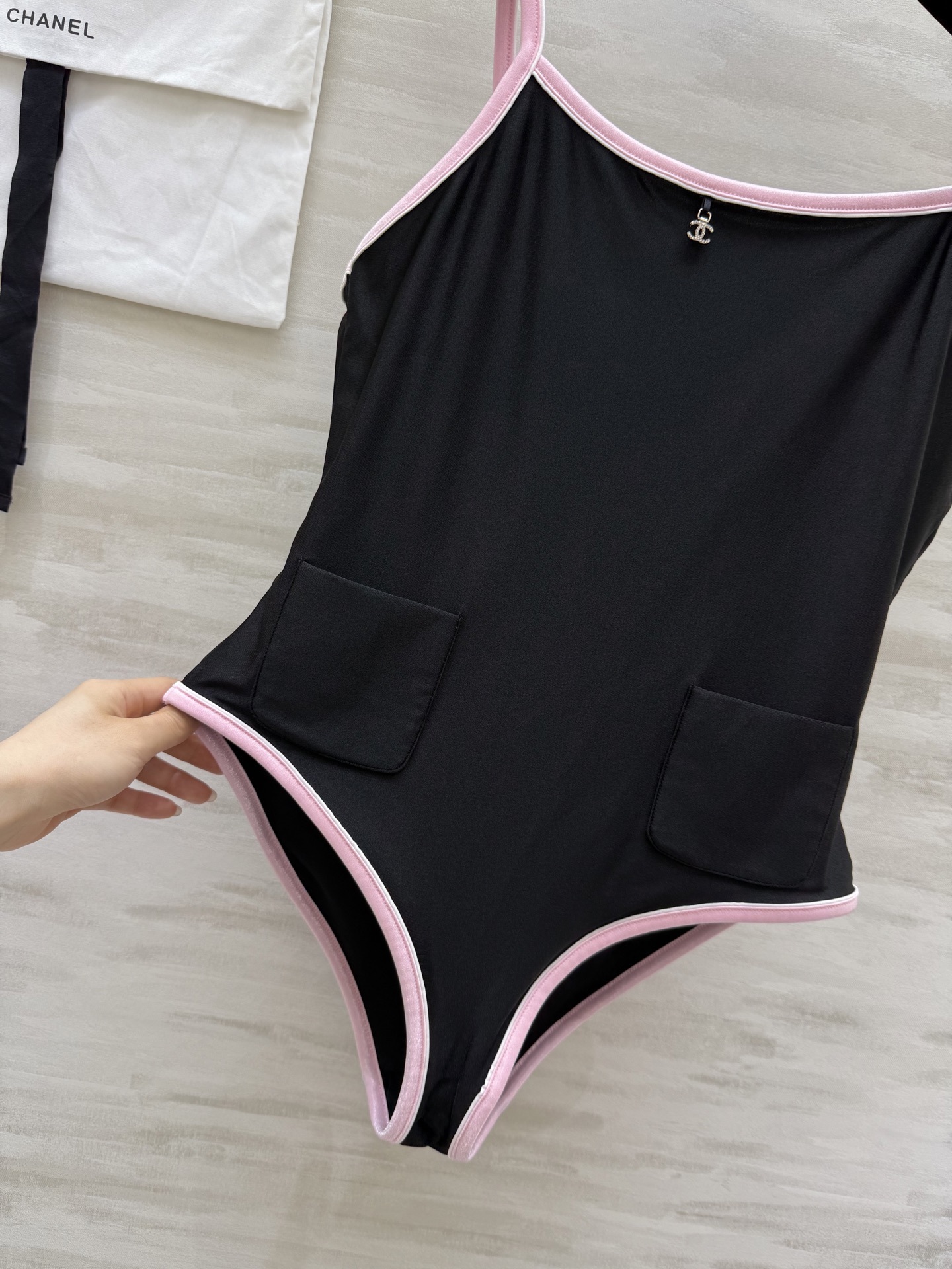 🎶Chane♡²⁵M✨Coco Beach系列 连体泳衣🖤沙滩风穿搭 5G入夏模式 后背满满设计感 高品