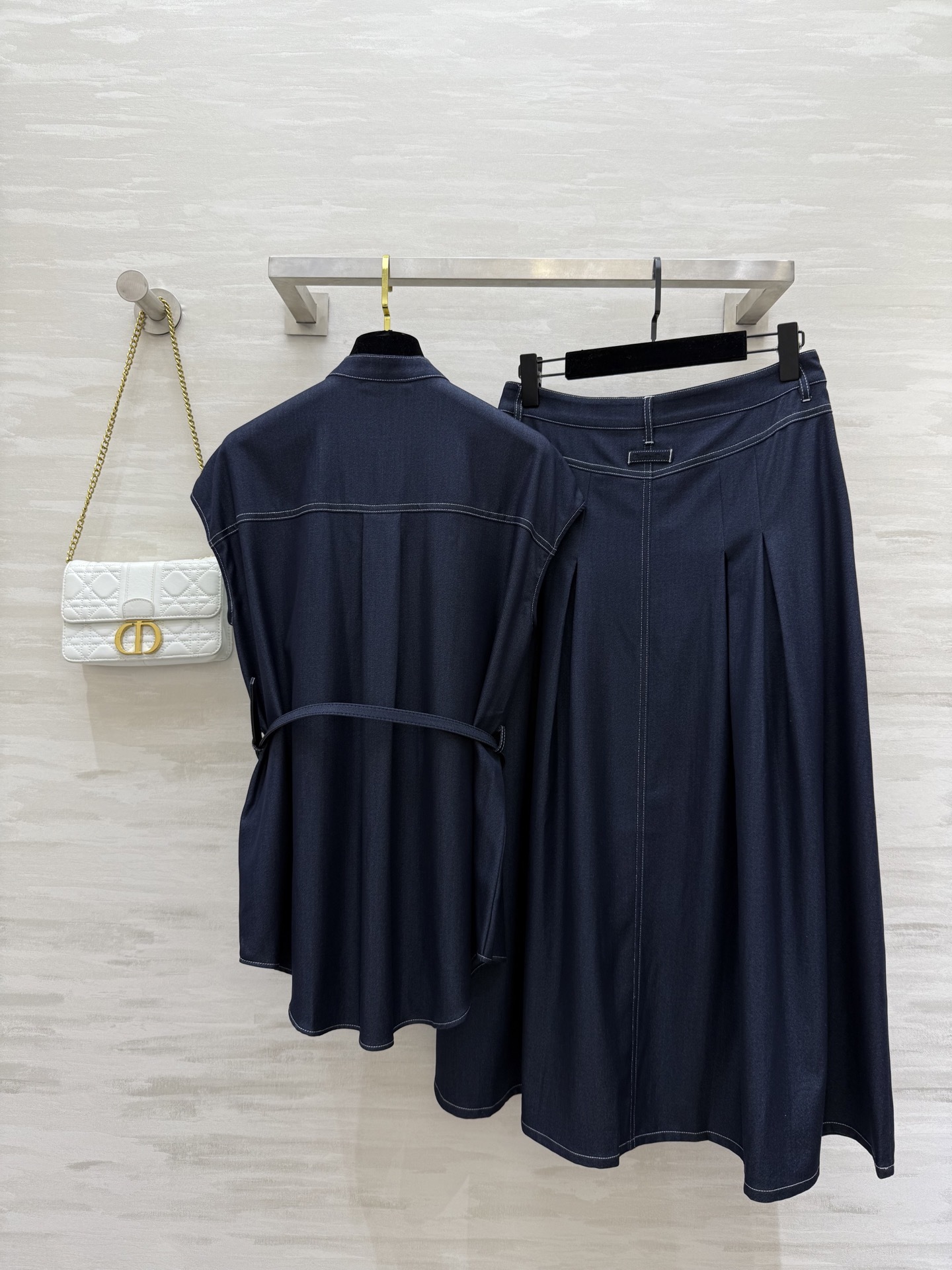 #DIO♡²⁵新款 天丝牛仔套装 这一套Look真的是各种场合都百搭 不管是通勤或者日常度假都OK 休闲