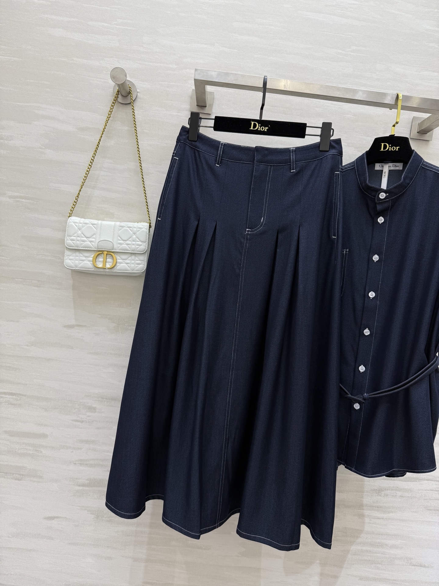 #DIO♡²⁵新款 天丝牛仔套装 这一套Look真的是各种场合都百搭 不管是通勤或者日常度假都OK 休闲