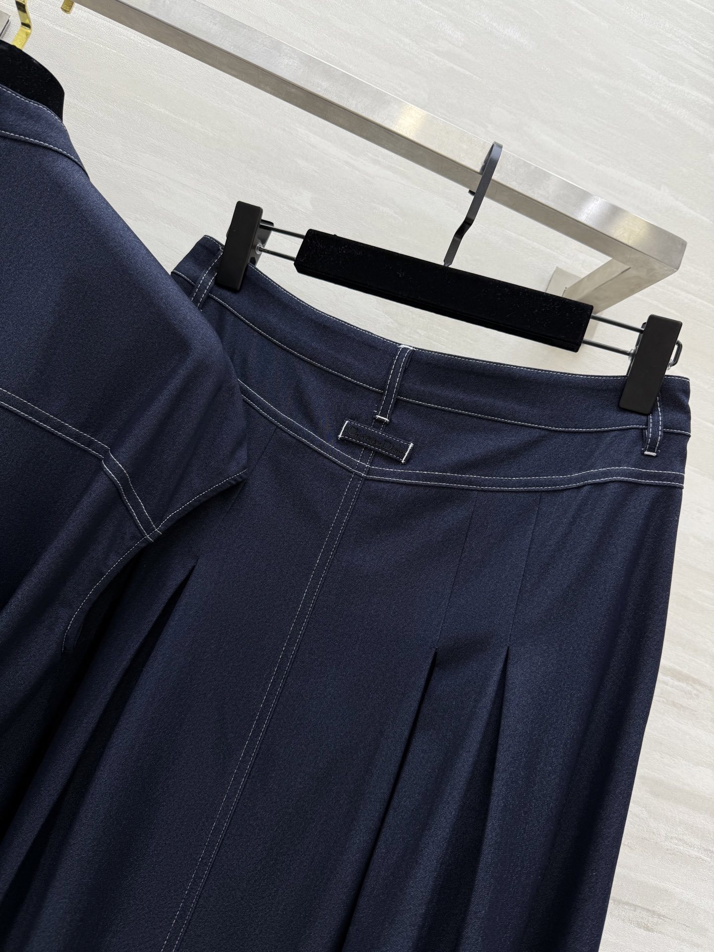 #DIO♡²⁵新款 天丝牛仔套装 这一套Look真的是各种场合都百搭 不管是通勤或者日常度假都OK 休闲