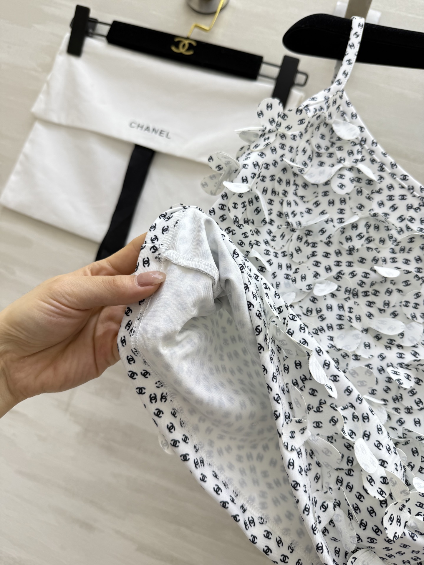 #Chane♡²⁵CoCoBeach 爆款吊带 超显身材 滿滿的立體小花朵 細節控必入 高品质定制 现货