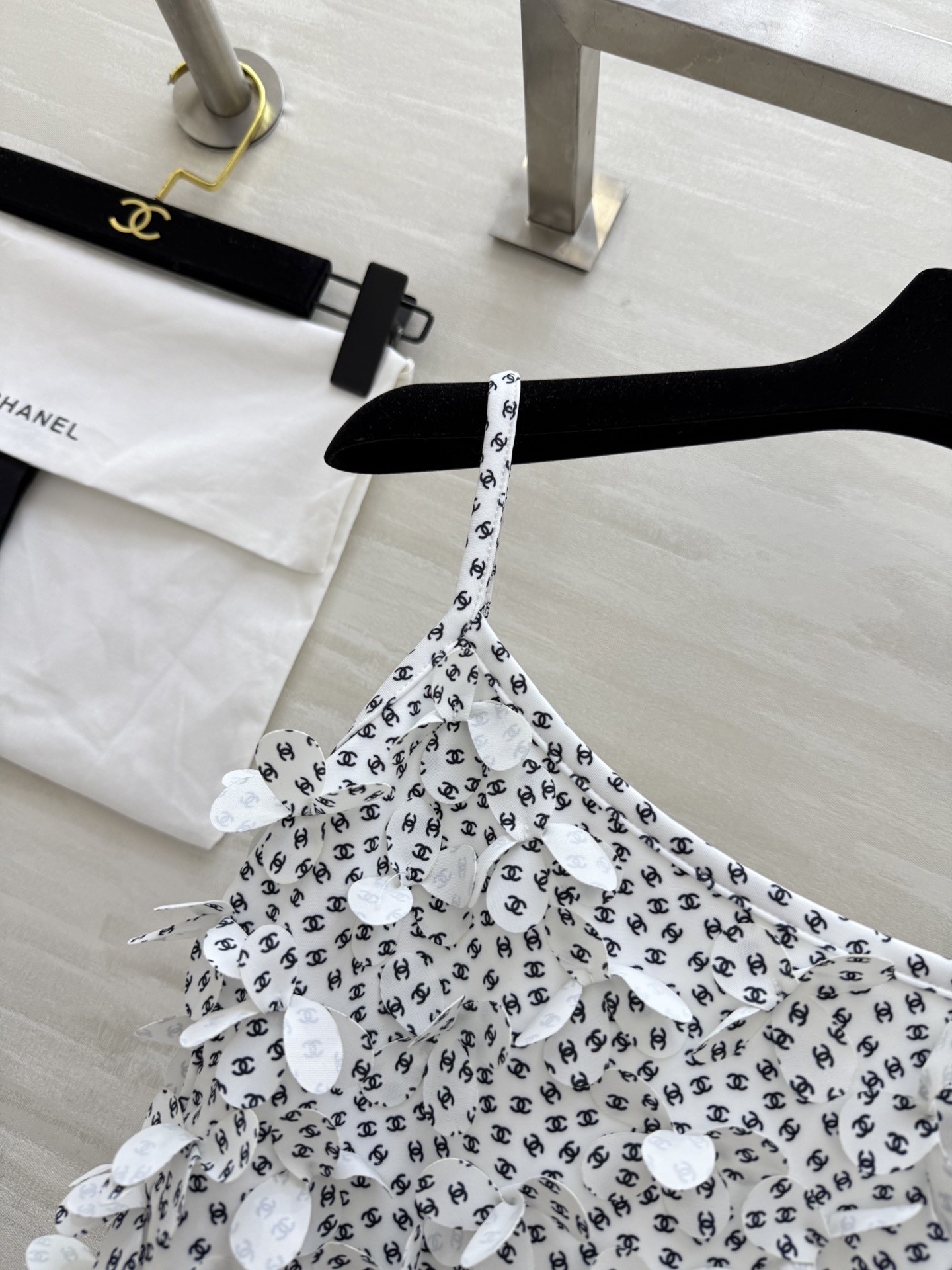 #Chane♡²⁵CoCoBeach 爆款吊带 超显身材 滿滿的立體小花朵 細節控必入 高品质定制 现货