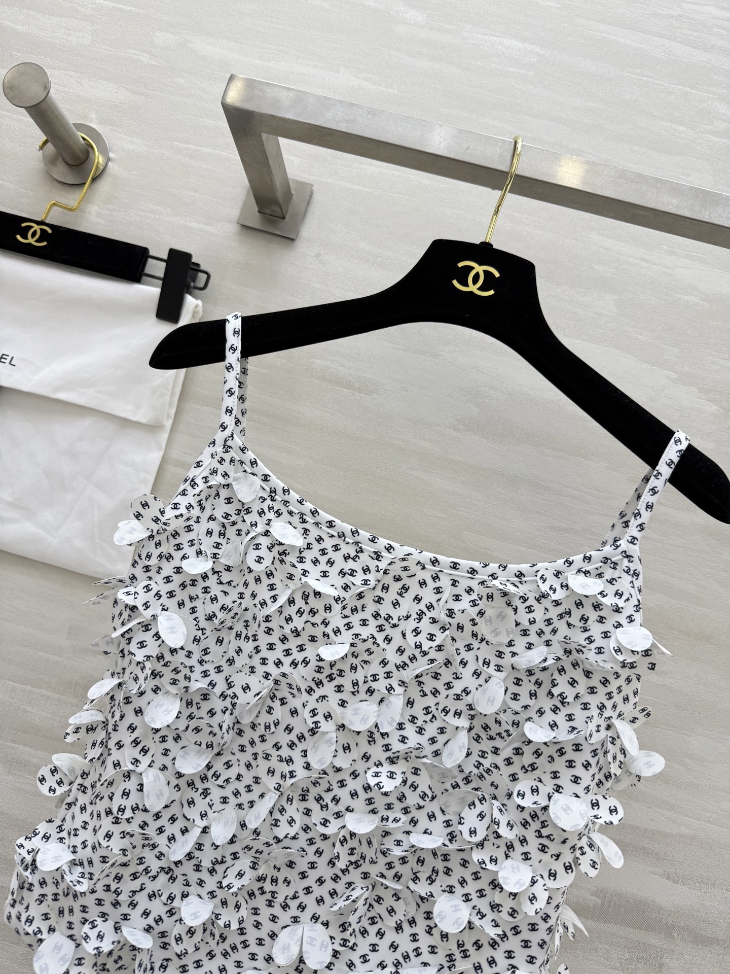 #Chane♡²⁵CoCoBeach 爆款吊带 超显身材 滿滿的立體小花朵 細節控必入 高品质定制 现货