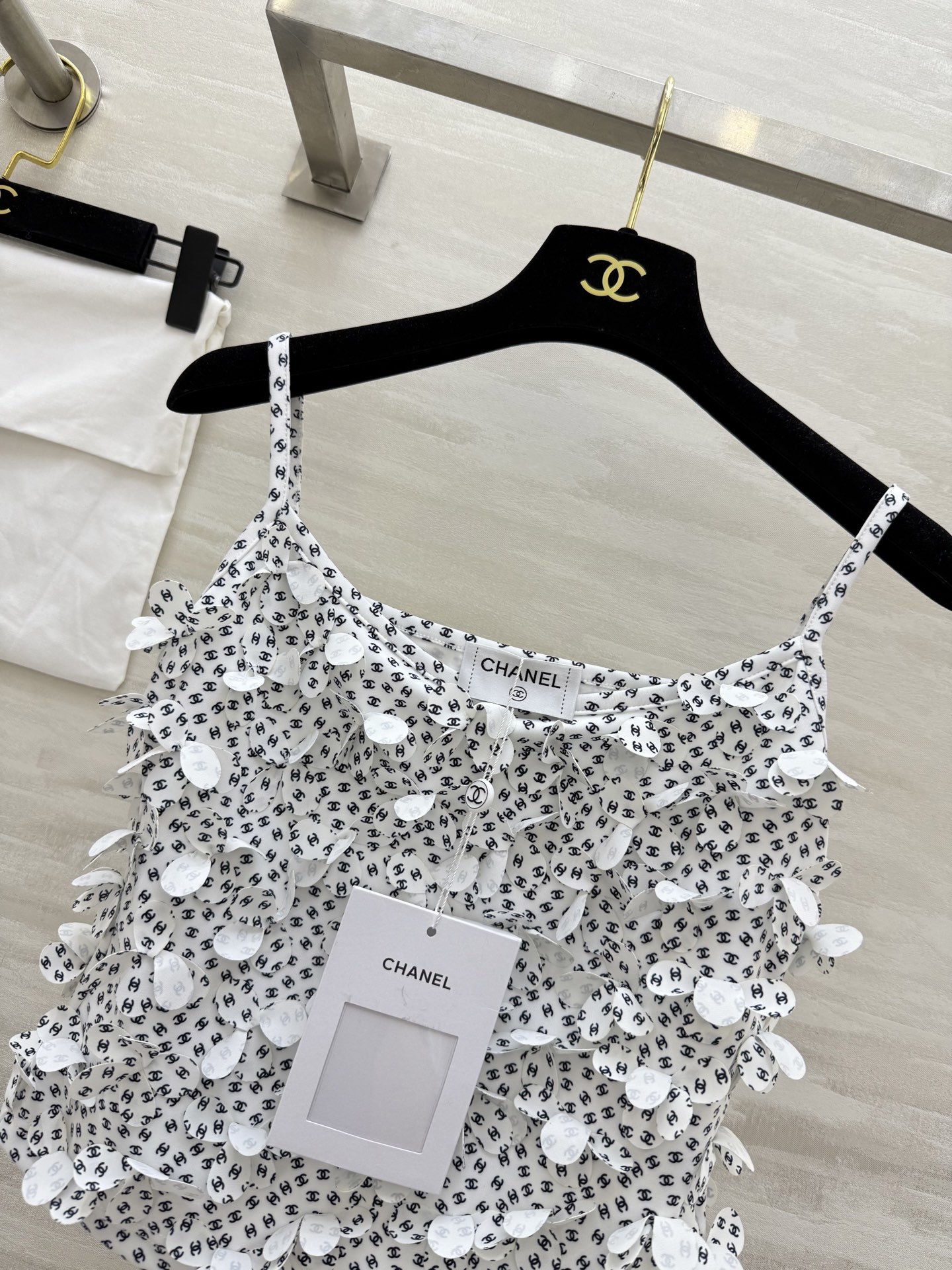 #Chane♡²⁵CoCoBeach 爆款吊带 超显身材 滿滿的立體小花朵 細節控必入 高品质定制 现货