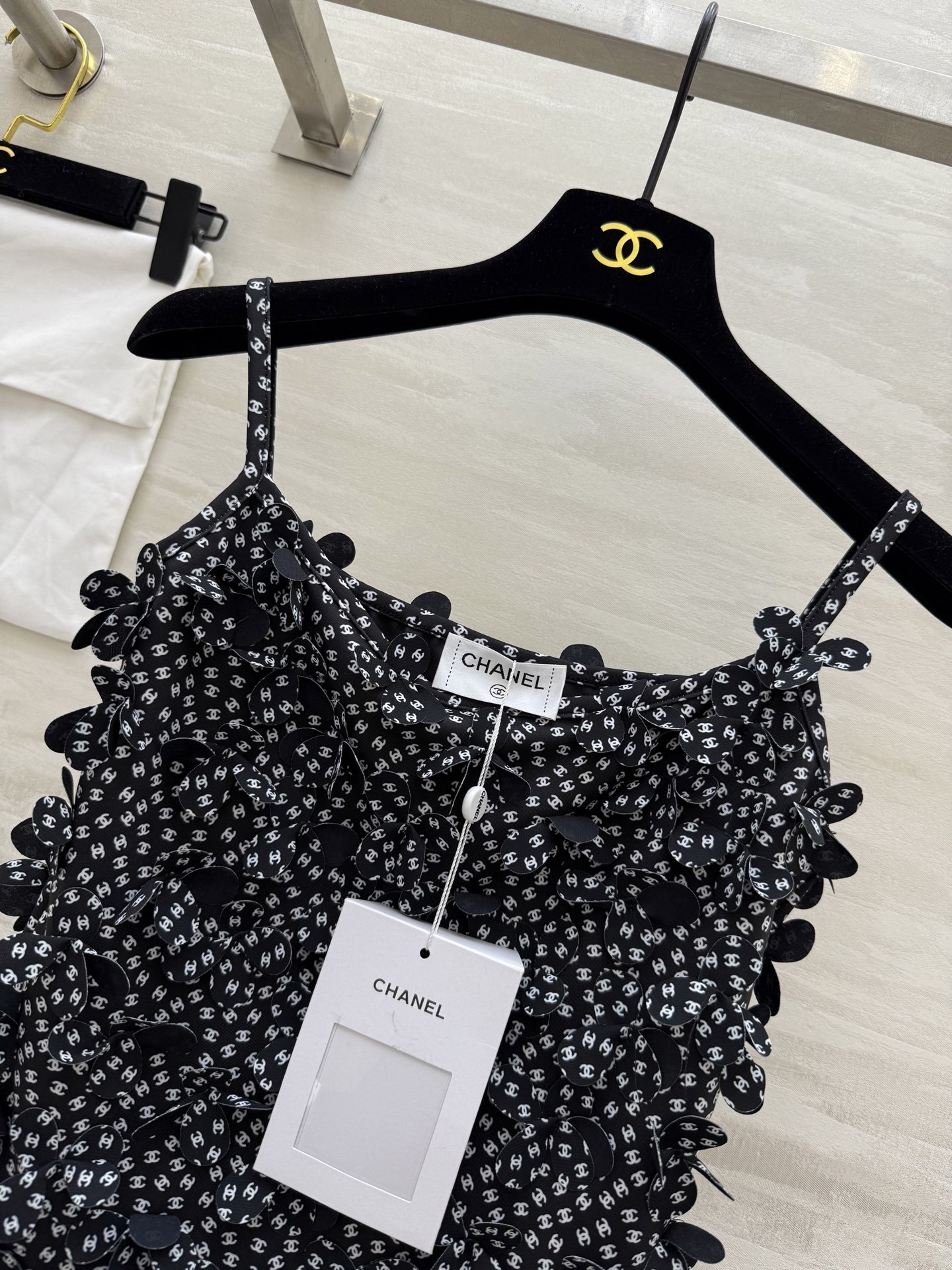 #Chane♡²⁵CoCoBeach 爆款吊带 超显身材 滿滿的立體小花朵 細節控必入 高品质定制 现货