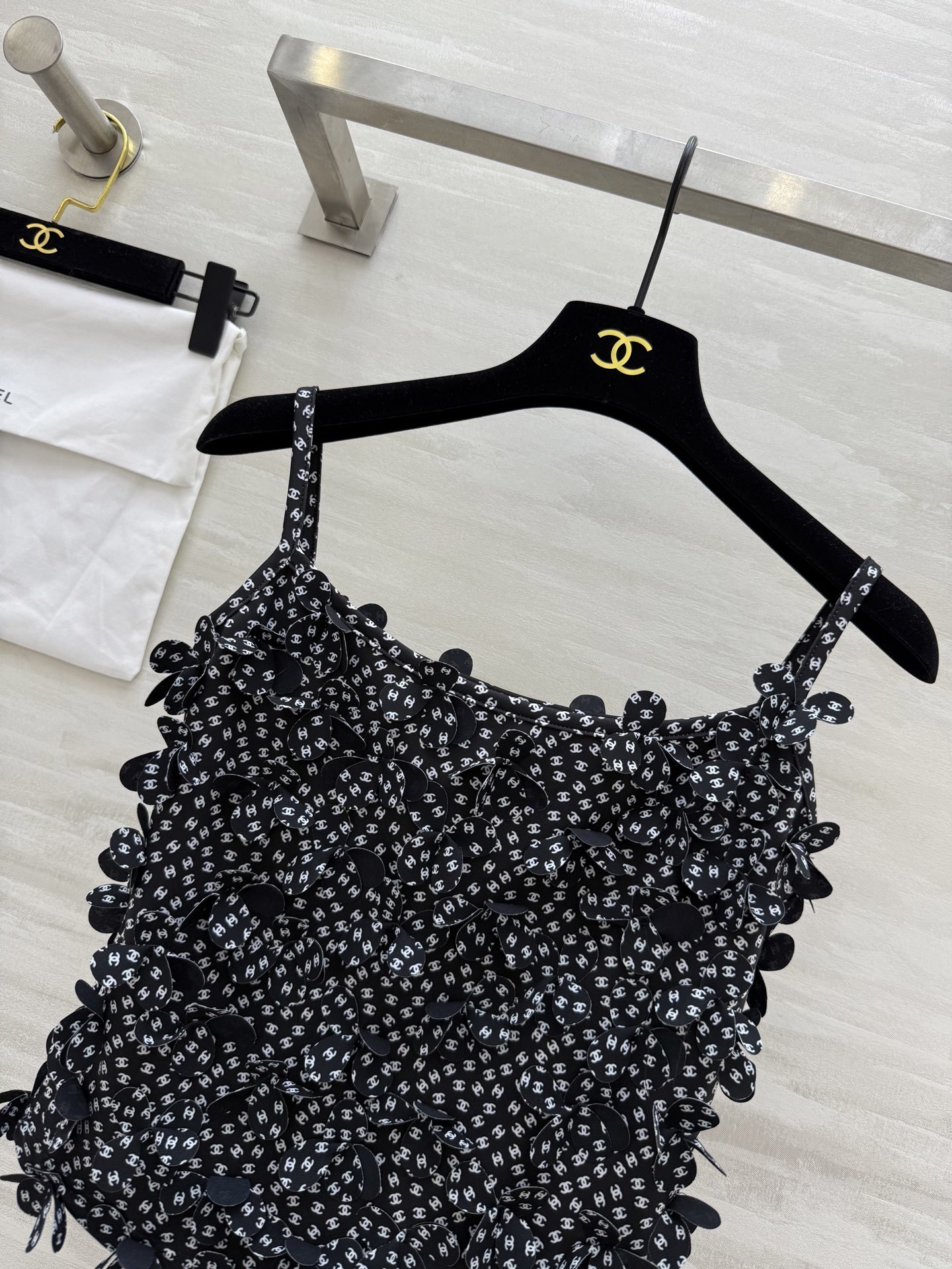 #Chane♡²⁵CoCoBeach 爆款吊带 超显身材 滿滿的立體小花朵 細節控必入 高品质定制 现货