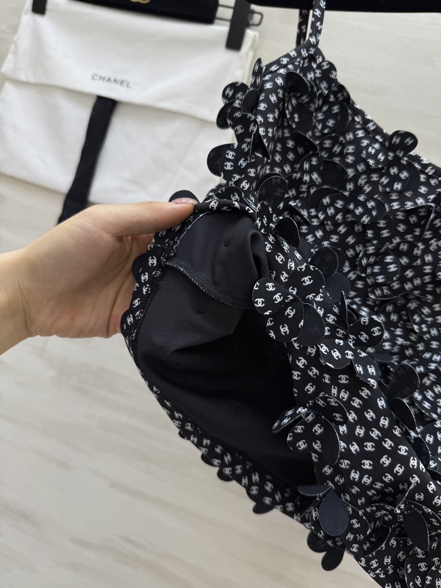 #Chane♡²⁵CoCoBeach 爆款吊带 超显身材 滿滿的立體小花朵 細節控必入 高品质定制 现货