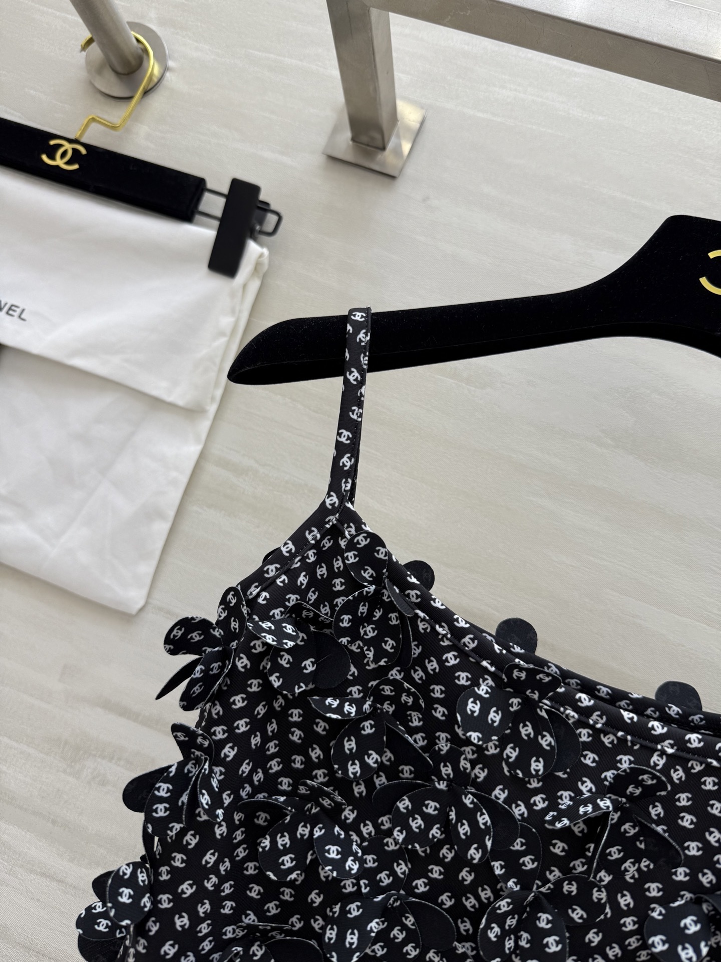 #Chane♡²⁵CoCoBeach 爆款吊带 超显身材 滿滿的立體小花朵 細節控必入 高品质定制 现货