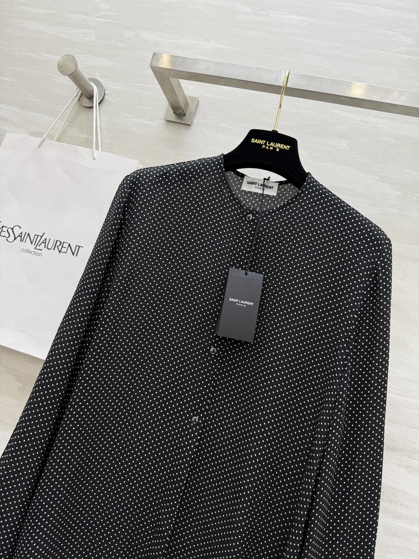 #ysl²⁵新款真丝波点衬衣 高品质定制 现货首发size:S/M/L/XL(M码肩宽:39,胸围:10