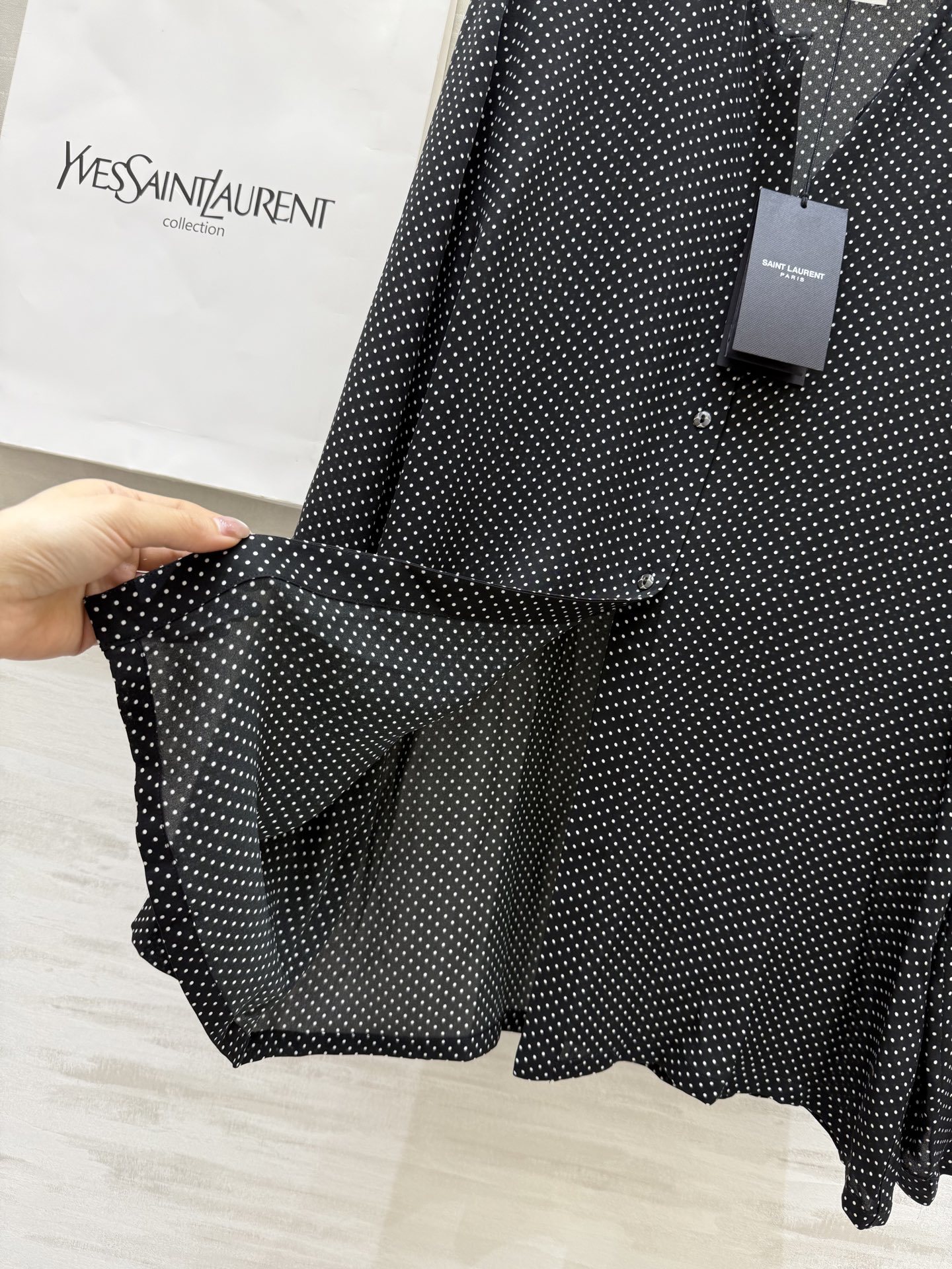 #ysl²⁵新款真丝波点衬衣 高品质定制 现货首发size:S/M/L/XL(M码肩宽:39,胸围:10