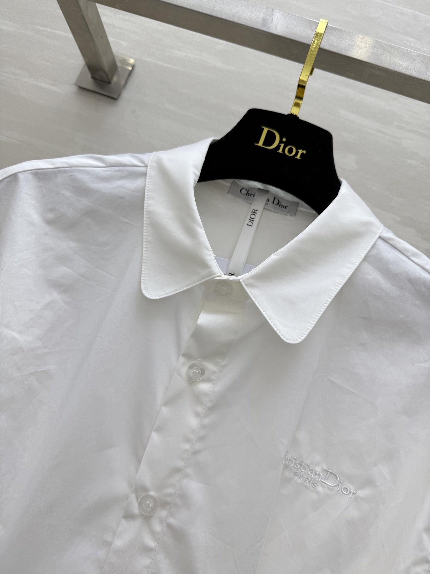 #DIO♡²⁵新款 极简主义落肩袖衬衣 气质打褶式突显腰部束身效果提升格调 版型百搭不挑人 定位刺绣lo