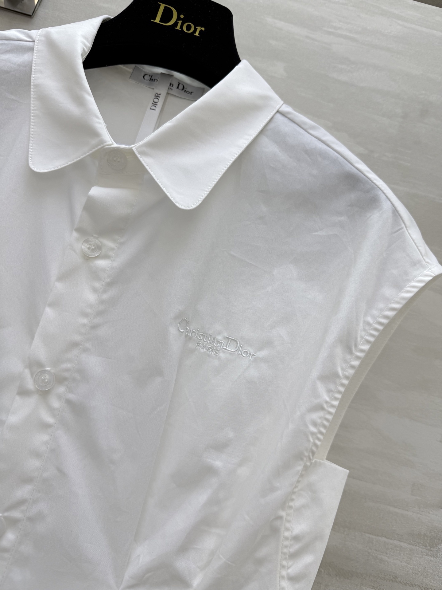 #DIO♡²⁵新款 极简主义落肩袖衬衣 气质打褶式突显腰部束身效果提升格调 版型百搭不挑人 定位刺绣lo